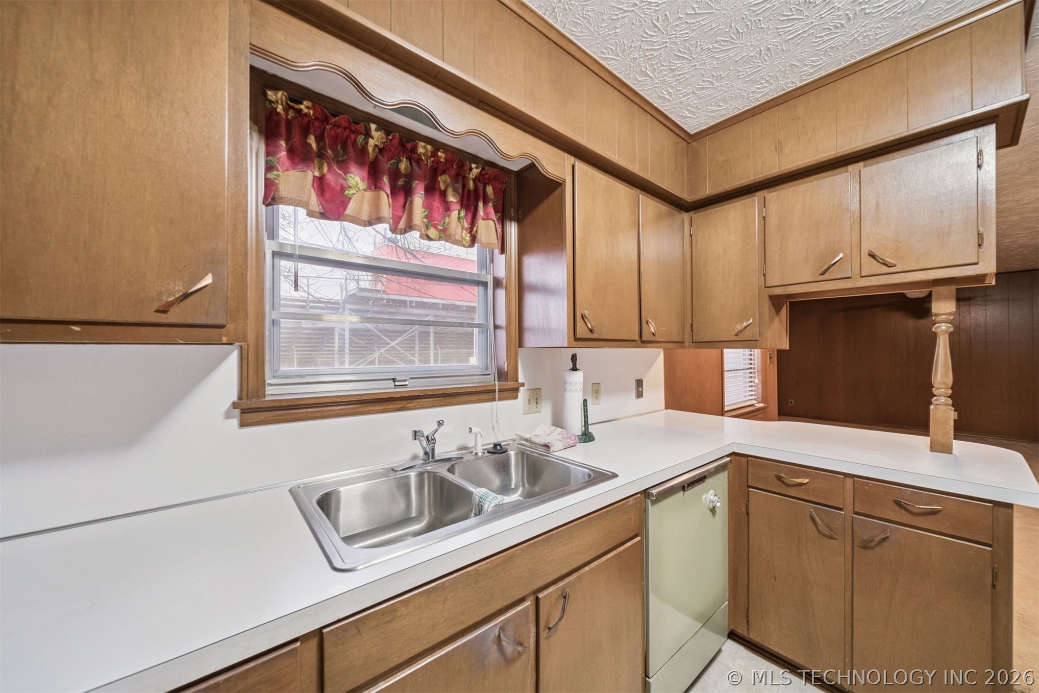 320 E 17th Street Property Photo 12