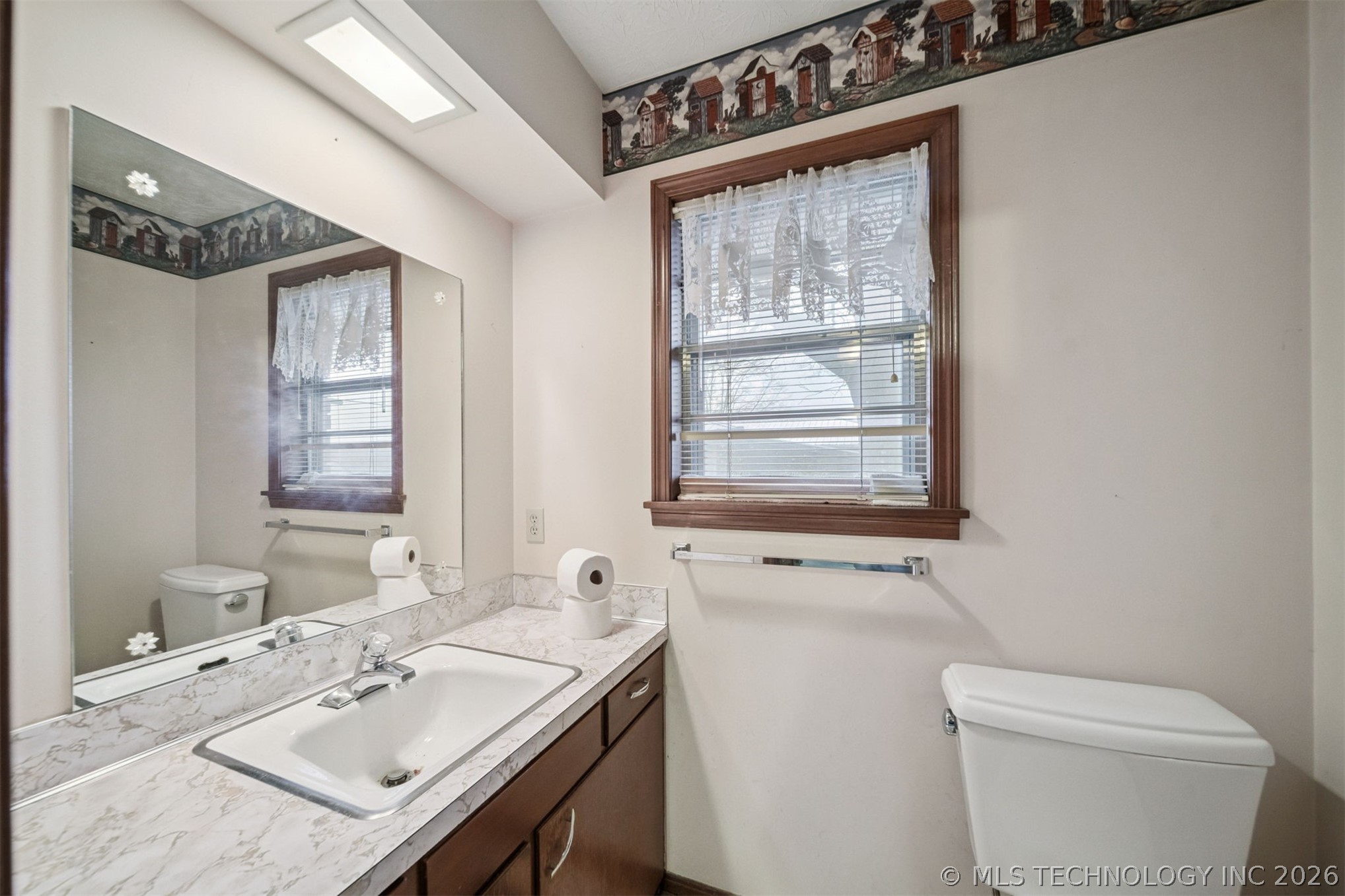 320 E 17th Street Property Photo 16