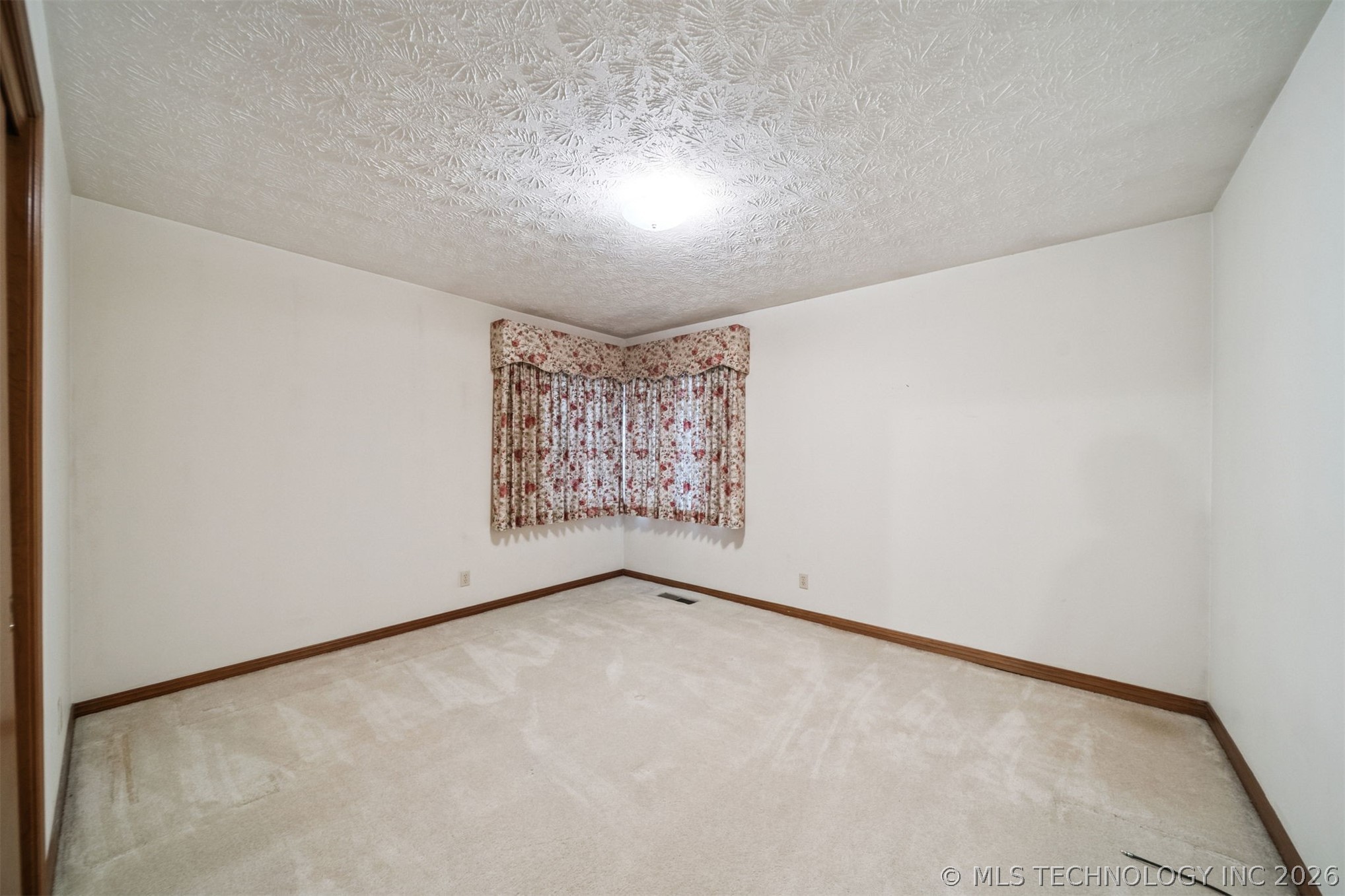 320 E 17th Street Property Photo 18