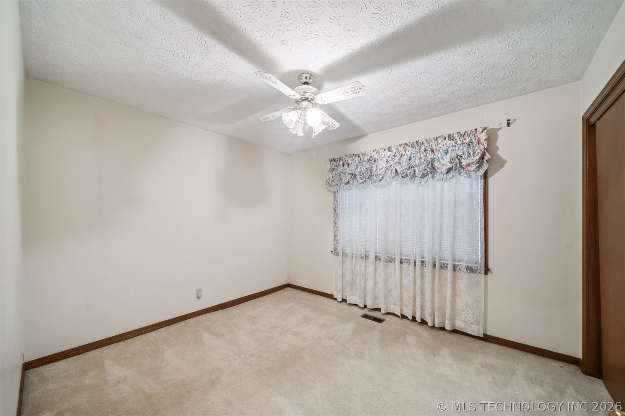 320 E 17th Street Property Photo 19