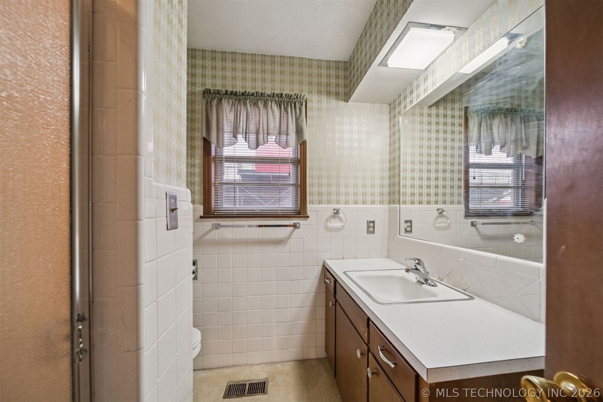 320 E 17th Street Property Photo 21