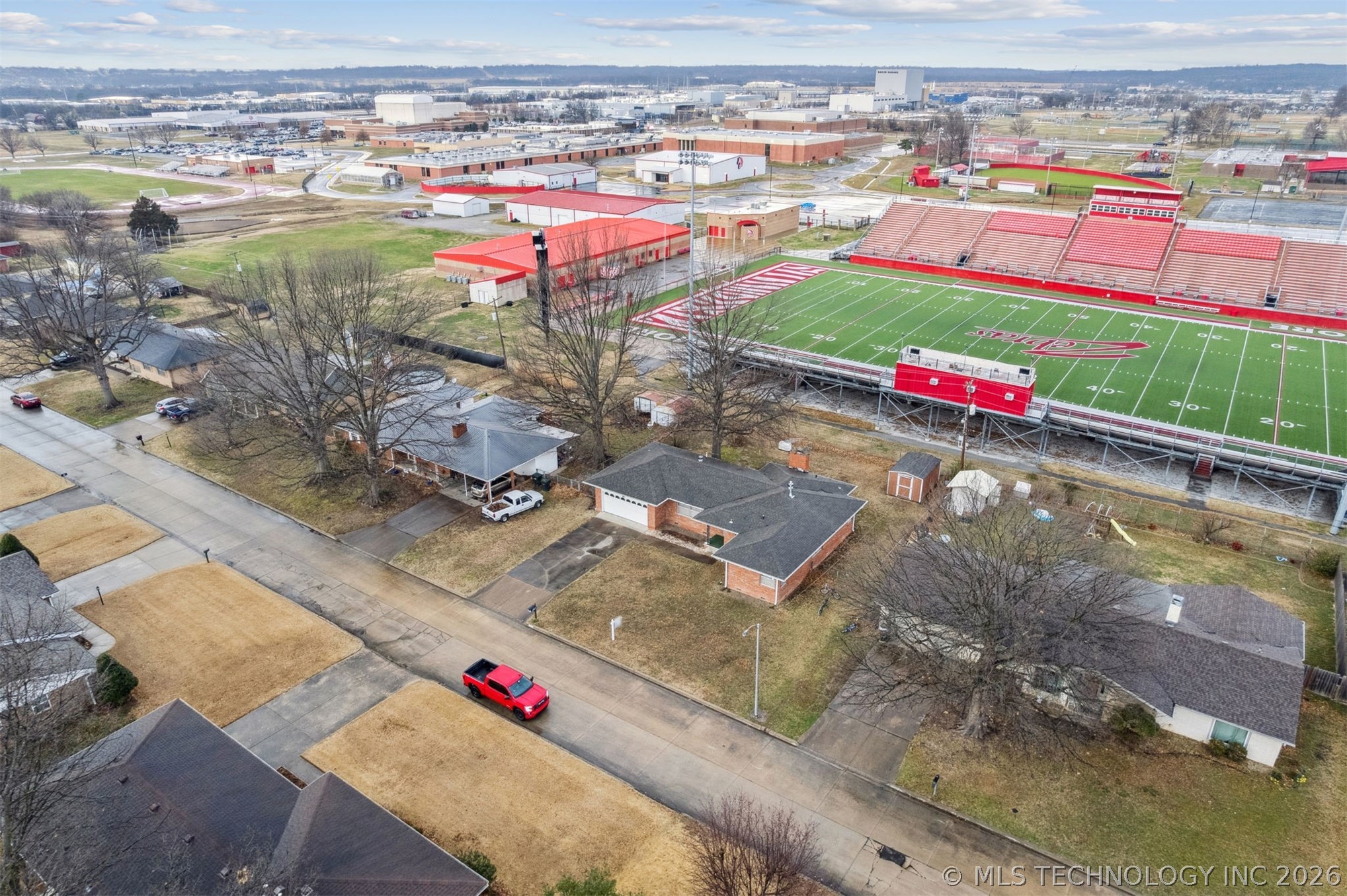 320 E 17th Street Property Photo 25