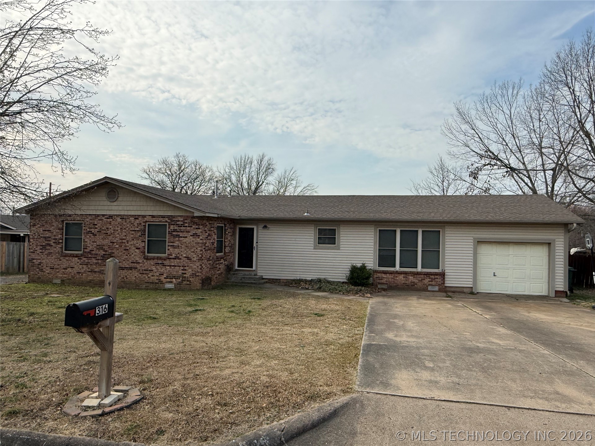 316 Mockingbird Lane Property Photo 1