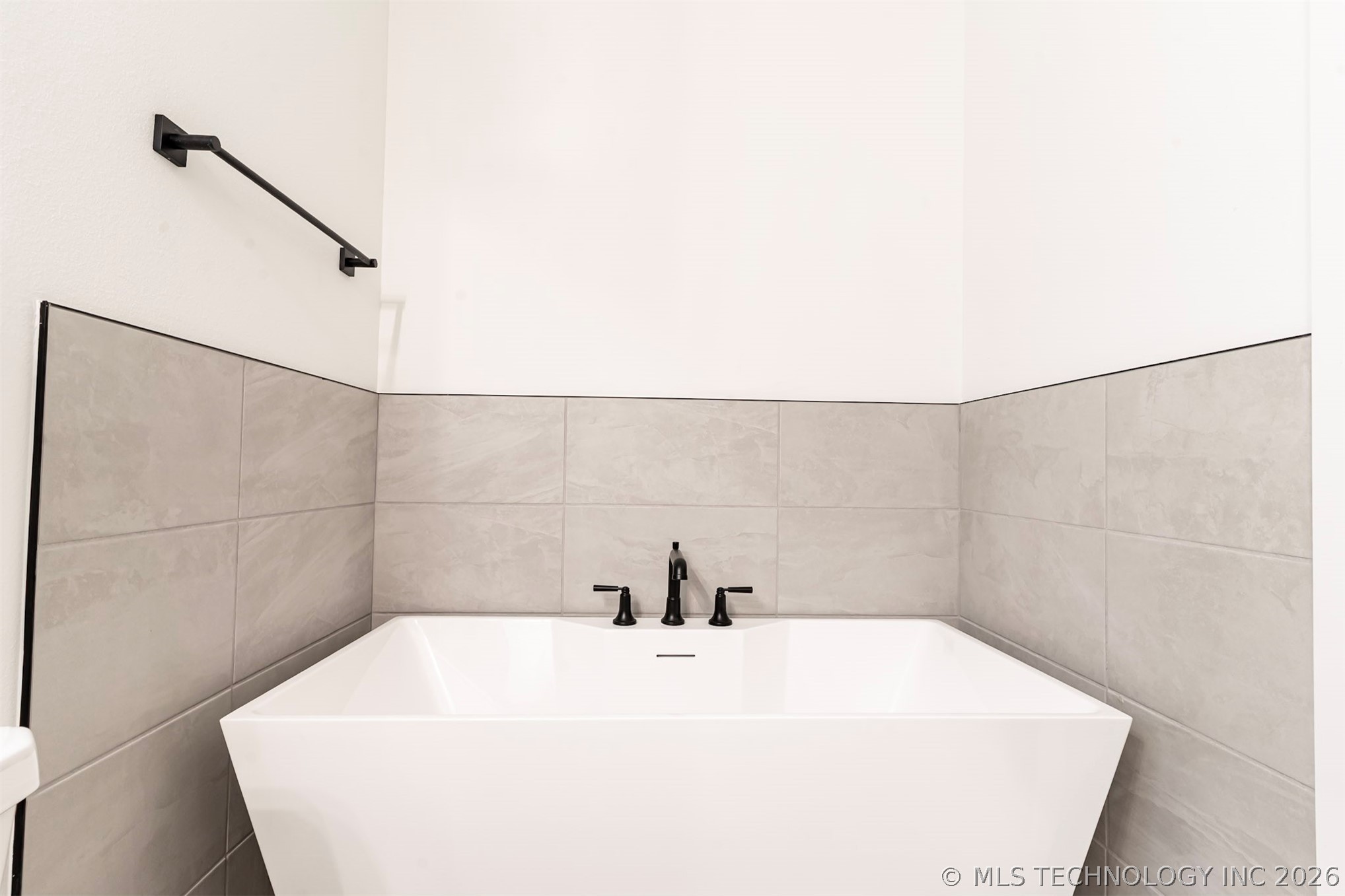 2604 W Main Street Property Photo 4