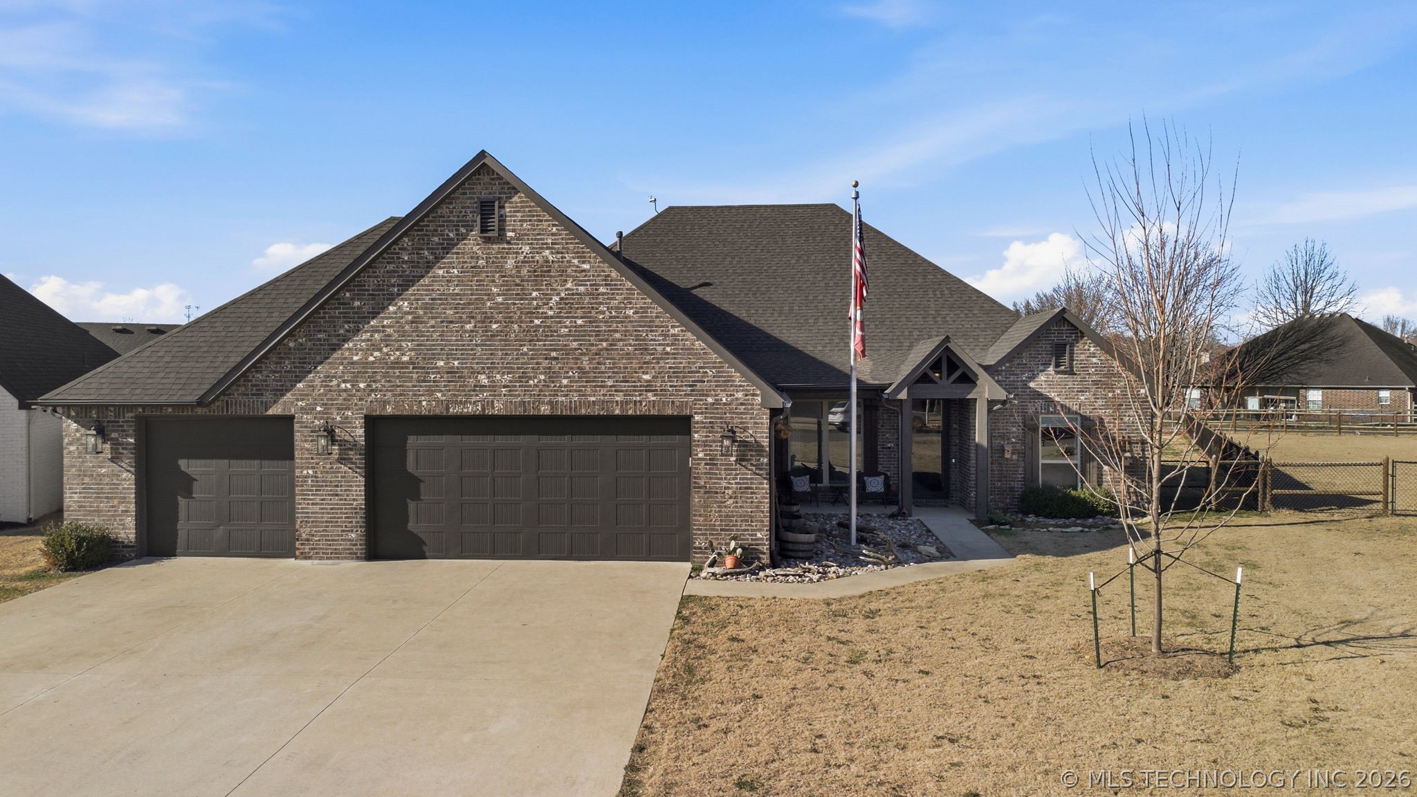 26498 Columbia Crest Drive Property Photo 1