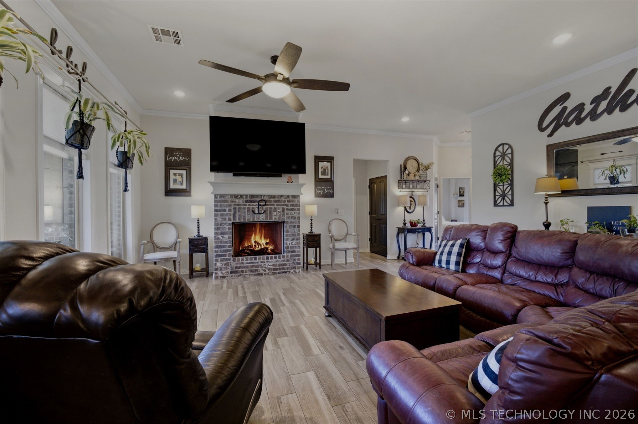 26498 Columbia Crest Drive Property Photo 6