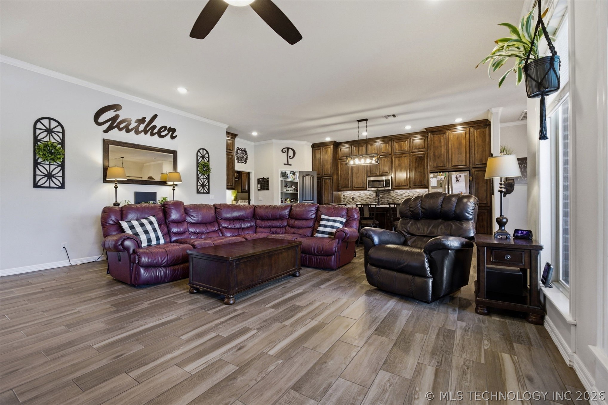26498 Columbia Crest Drive Property Photo 7
