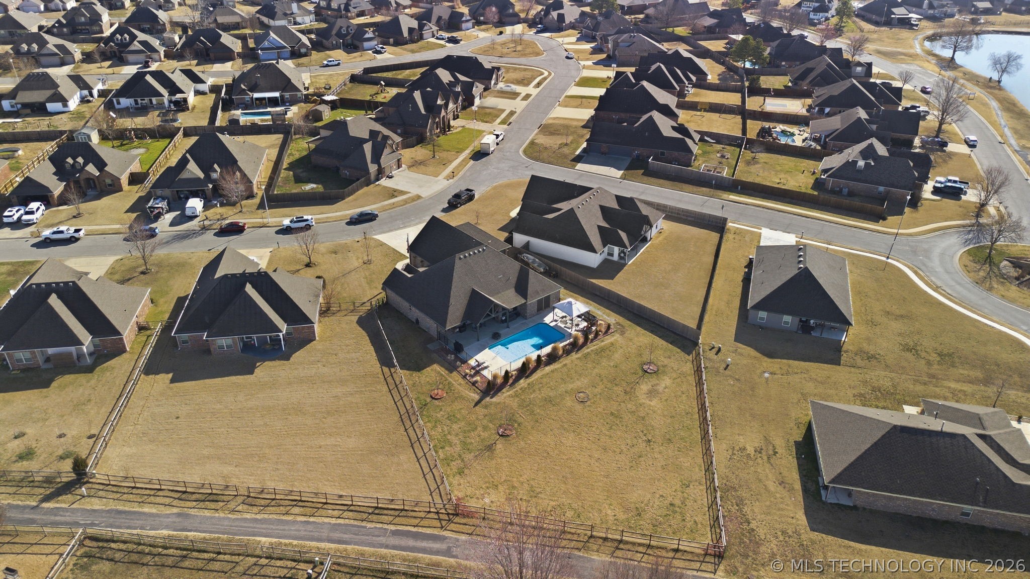 26498 Columbia Crest Drive Property Photo 40