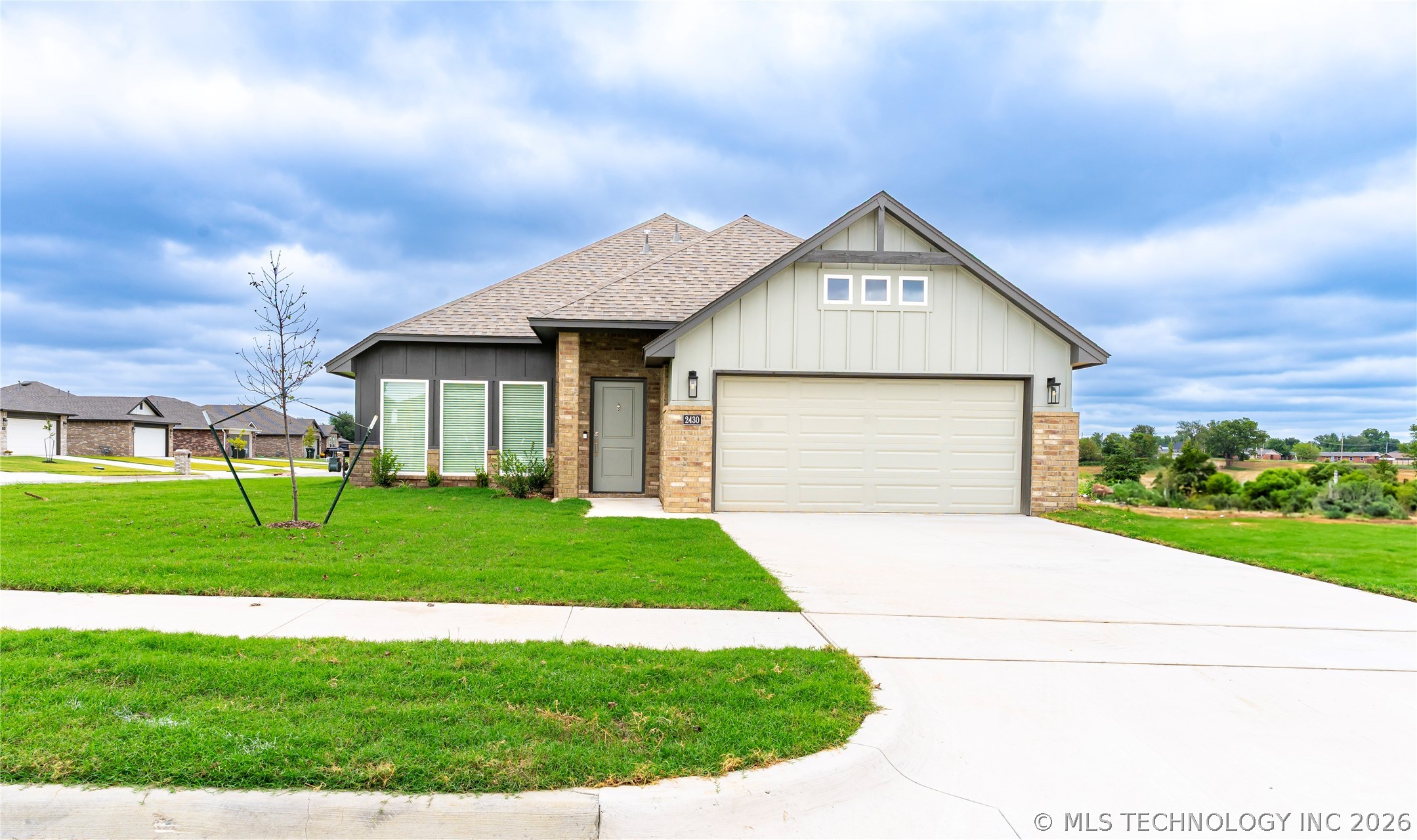 2430 W South Street Property Photo 1