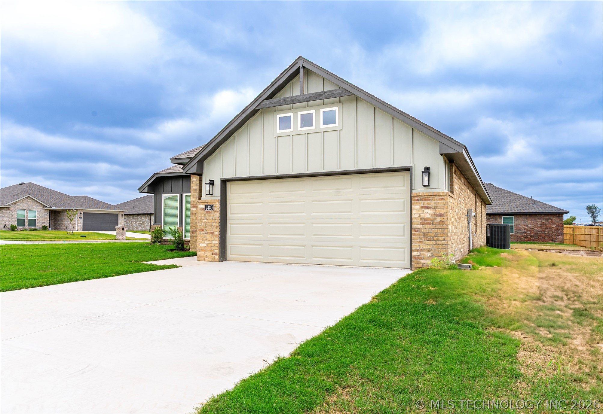 2430 W South Street Property Photo 5