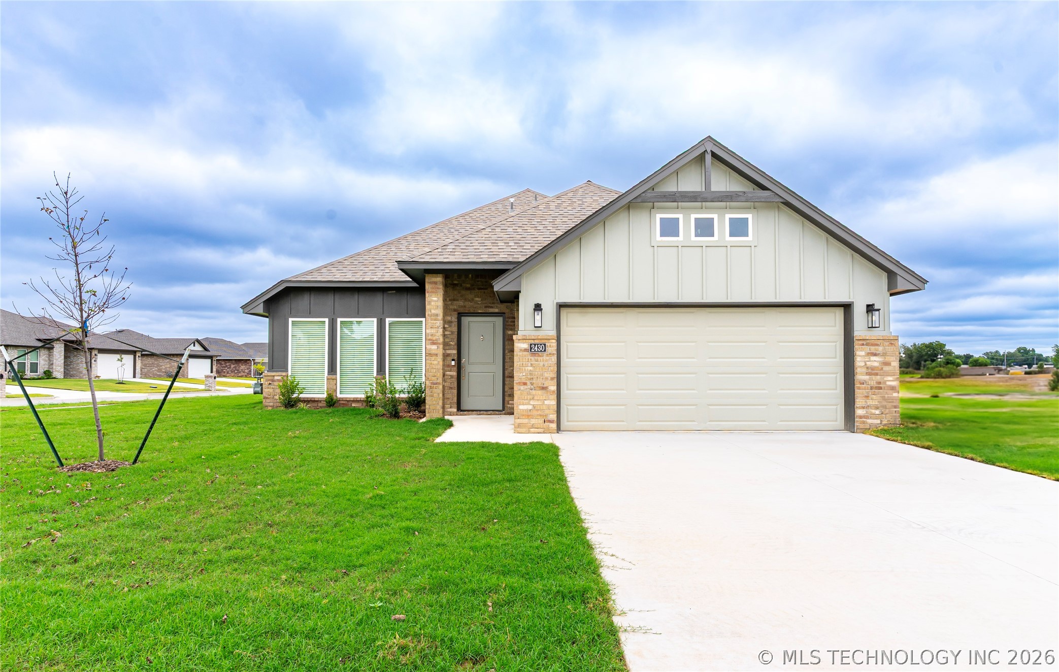 2430 W South Street Property Photo 6