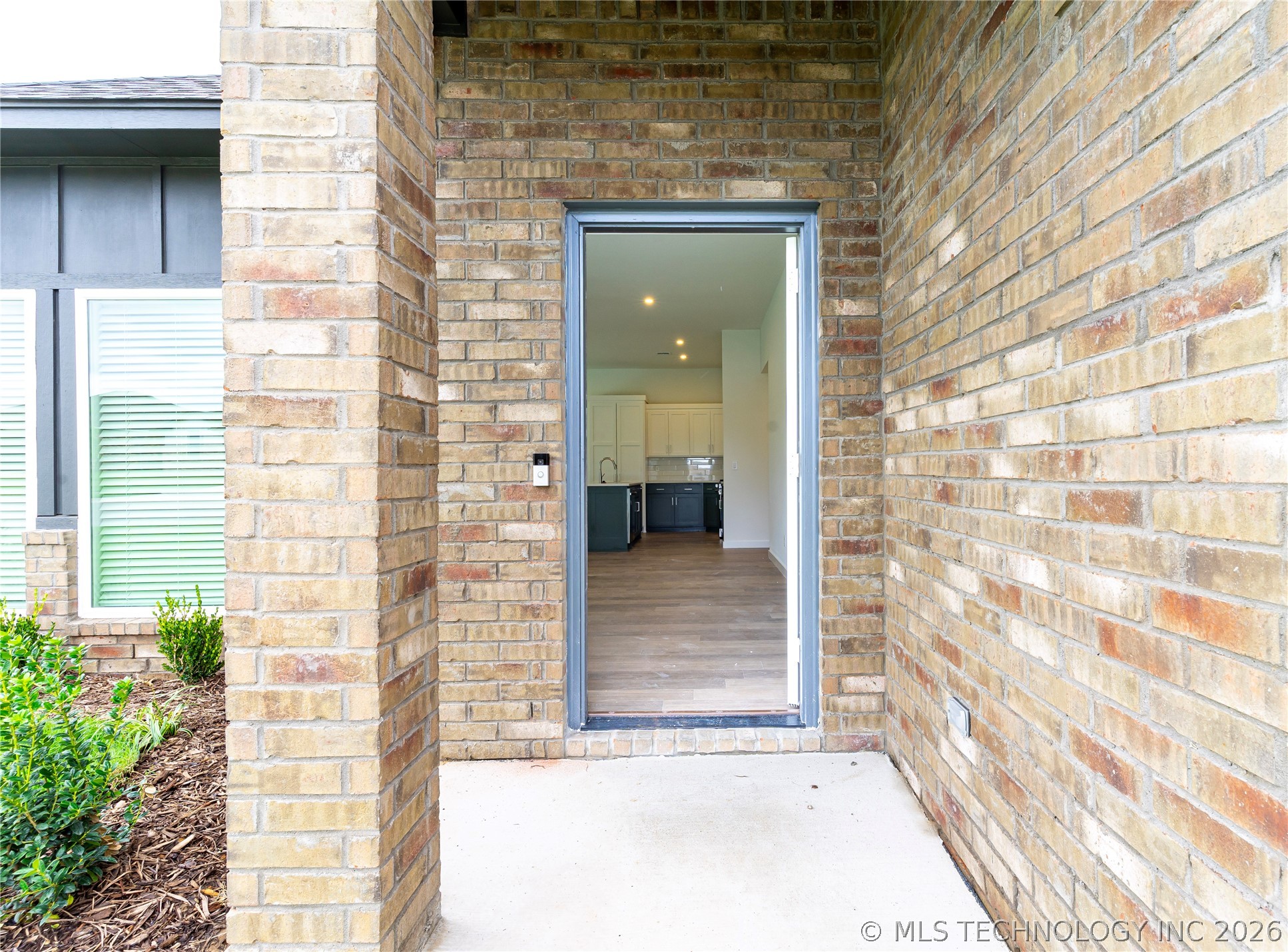 2430 W South Street Property Photo 10