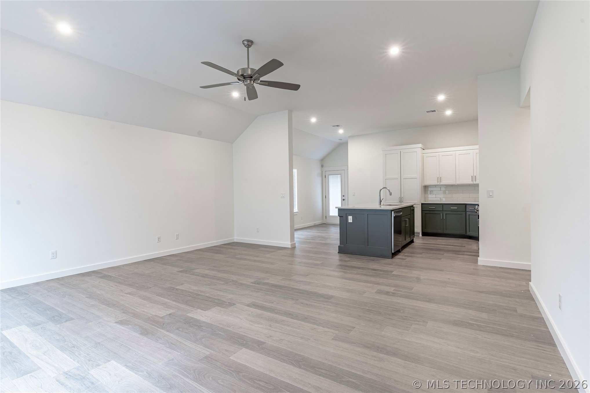 2430 W South Street Property Photo 11