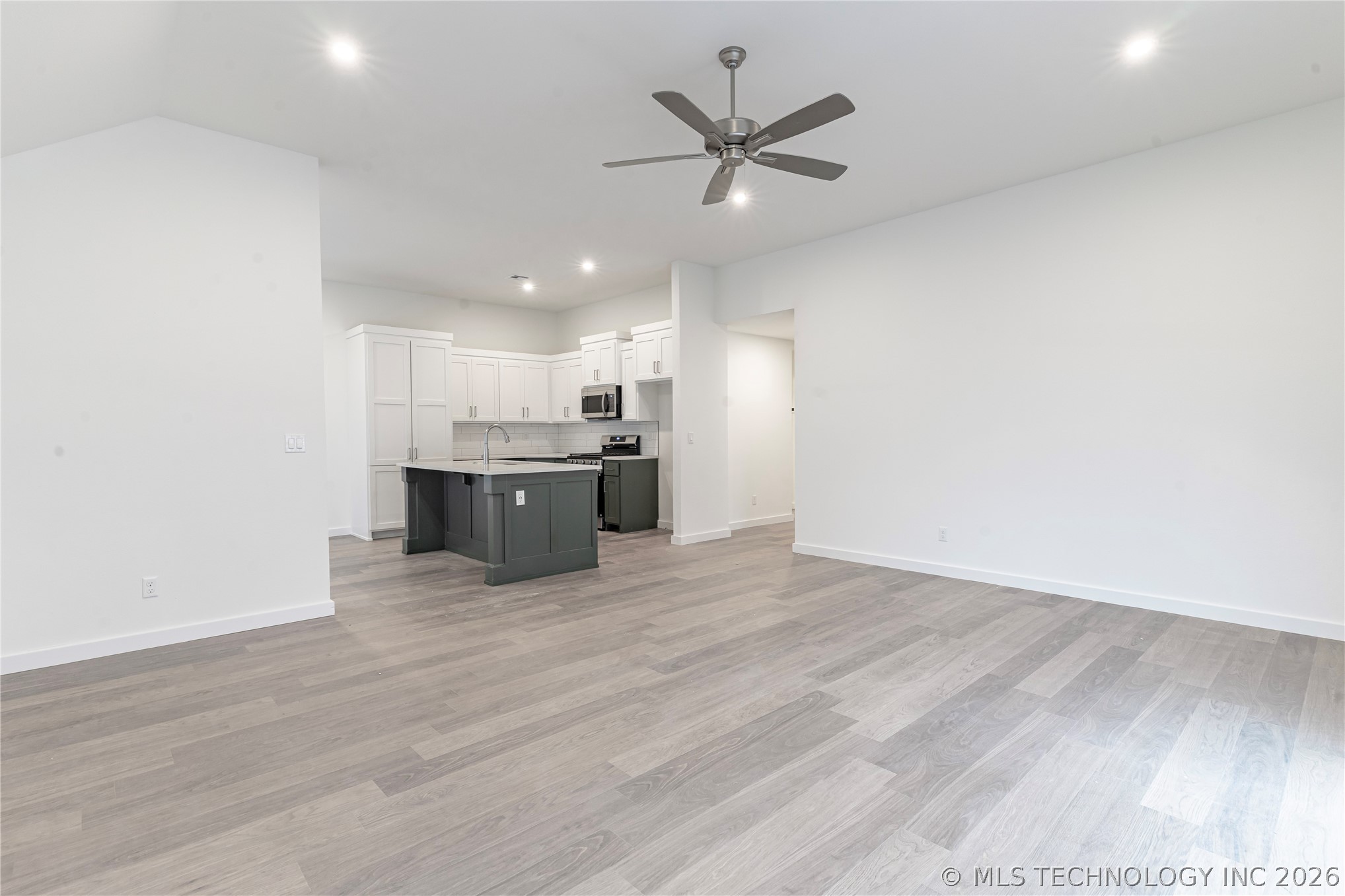 2430 W South Street Property Photo 12