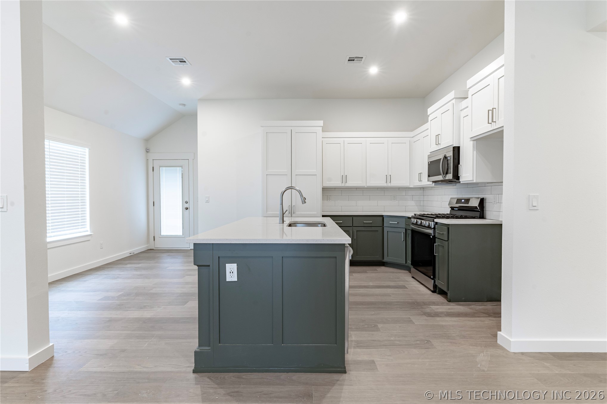 2430 W South Street Property Photo 13