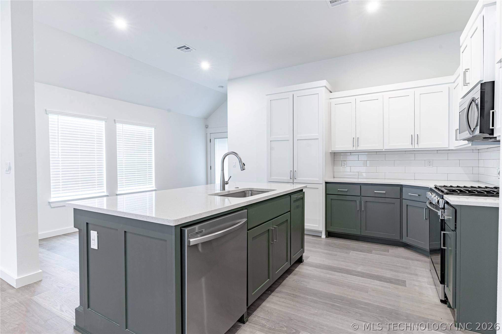 2430 W South Street Property Photo 14