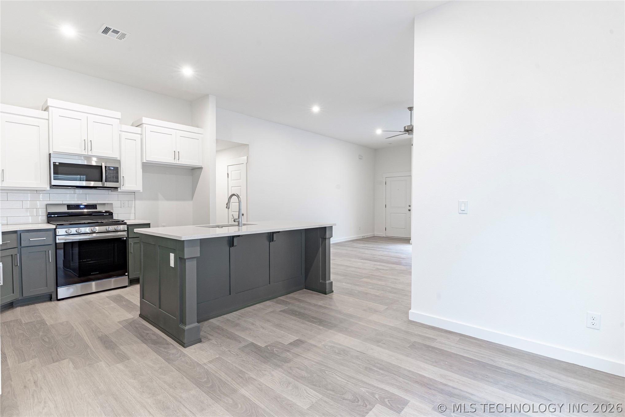 2430 W South Street Property Photo 16