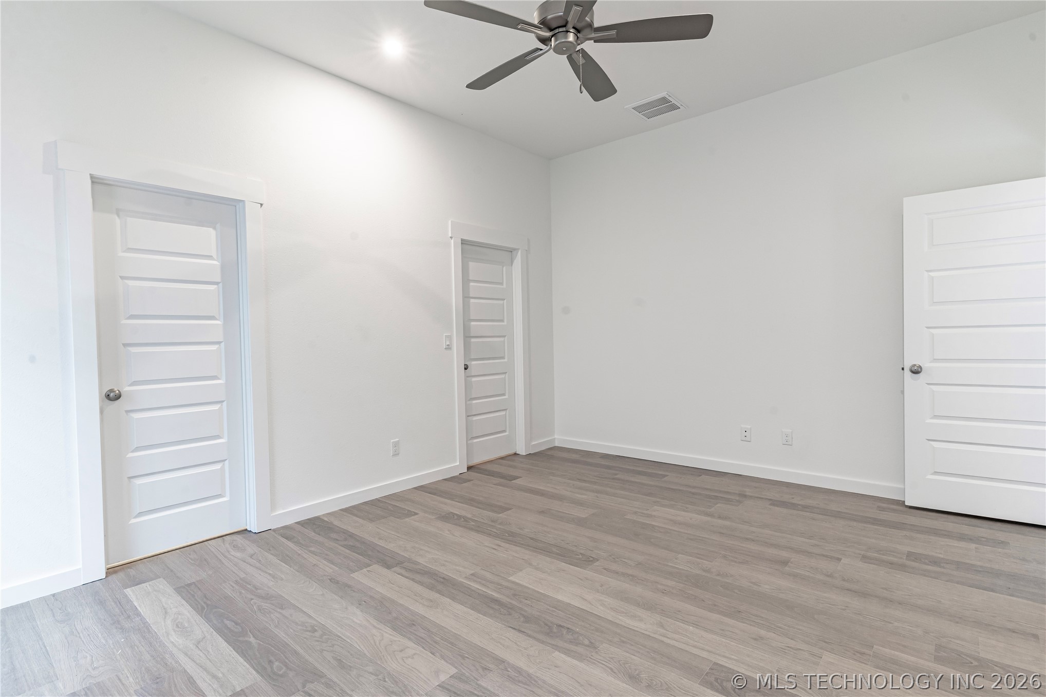 2430 W South Street Property Photo 19