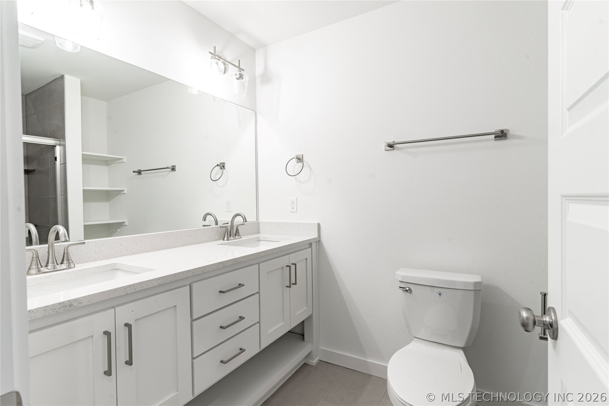 2430 W South Street Property Photo 20