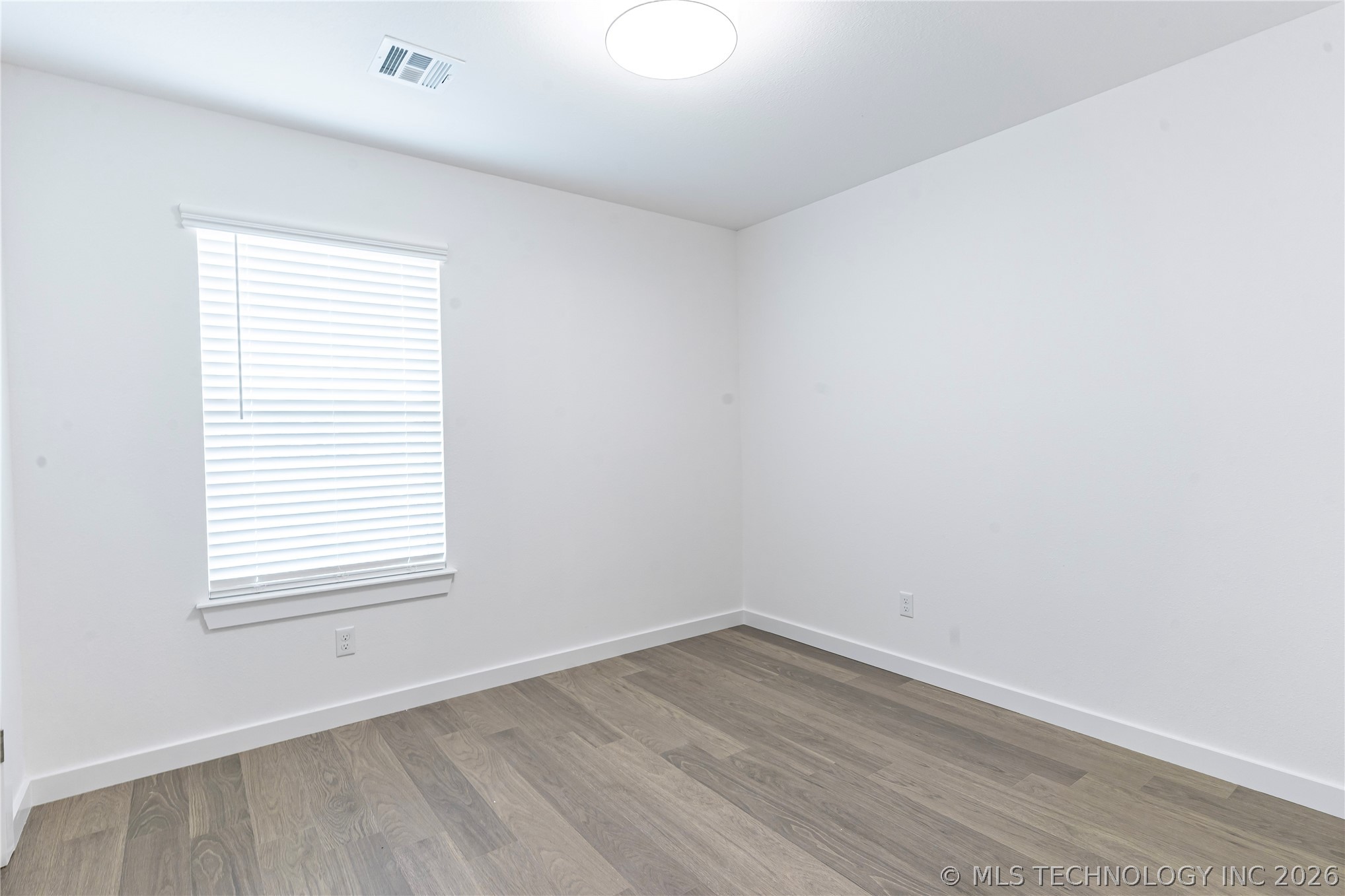 2430 W South Street Property Photo 23