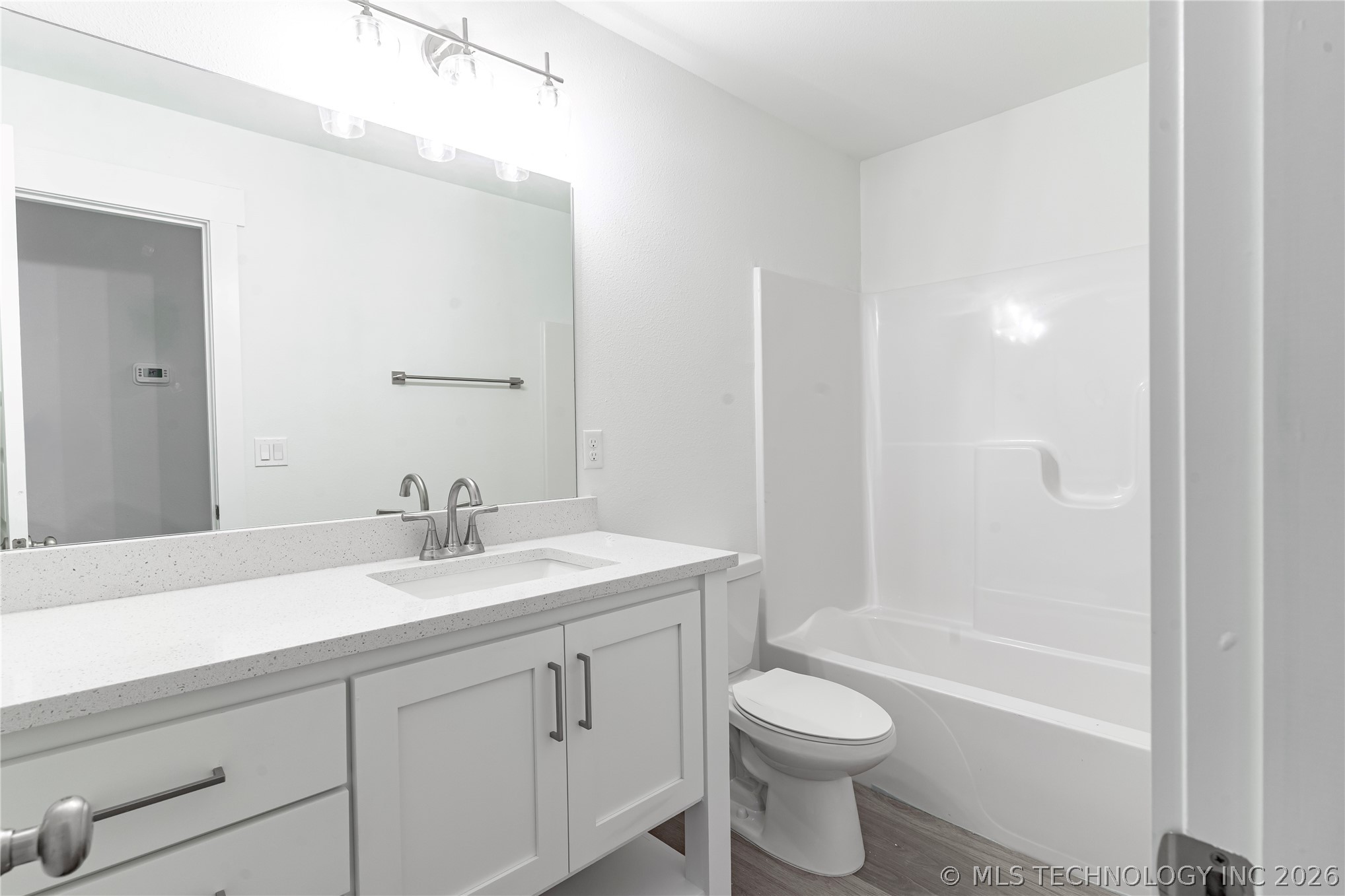 2430 W South Street Property Photo 24