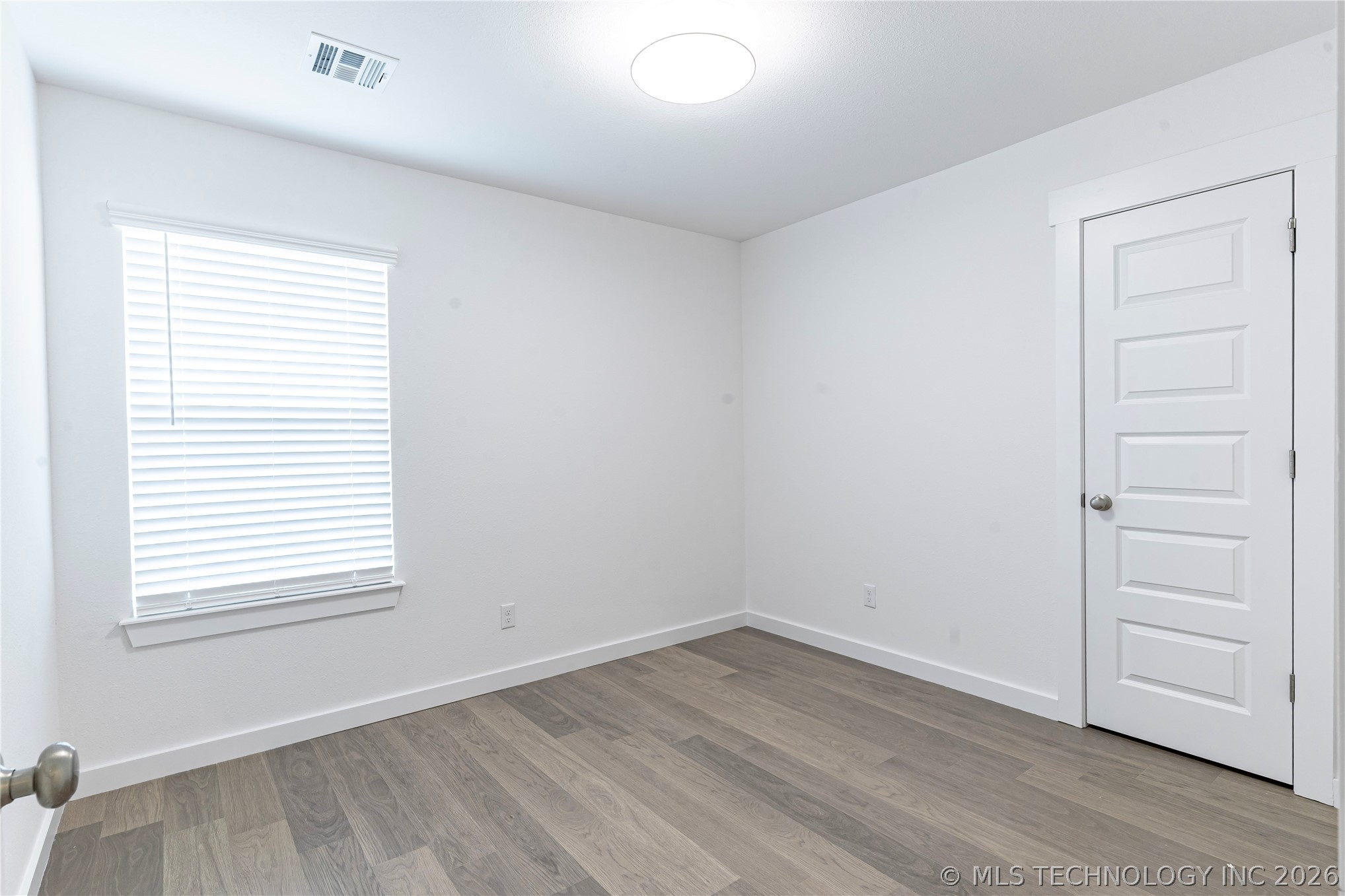 2430 W South Street Property Photo 25