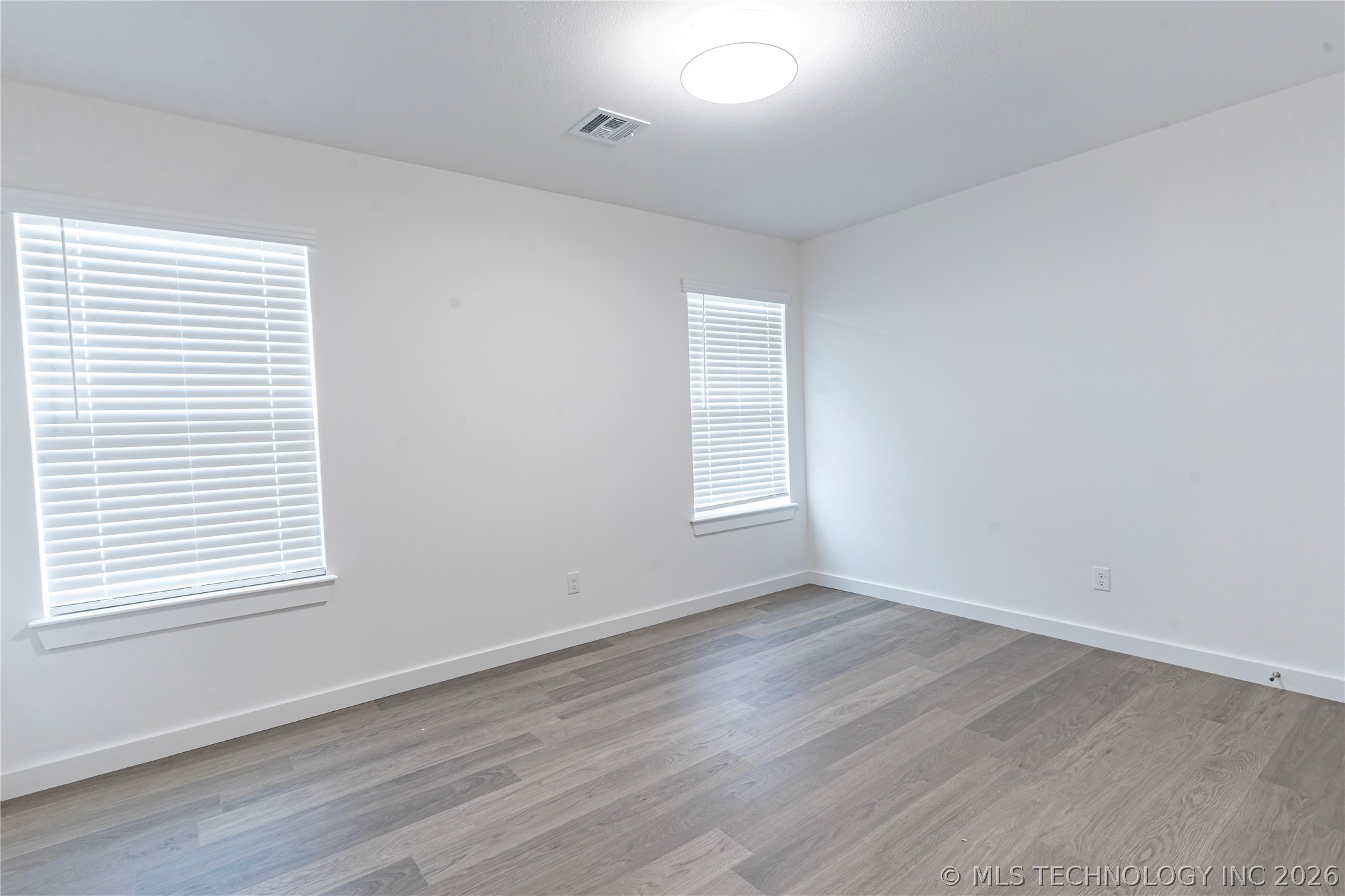 2430 W South Street Property Photo 26