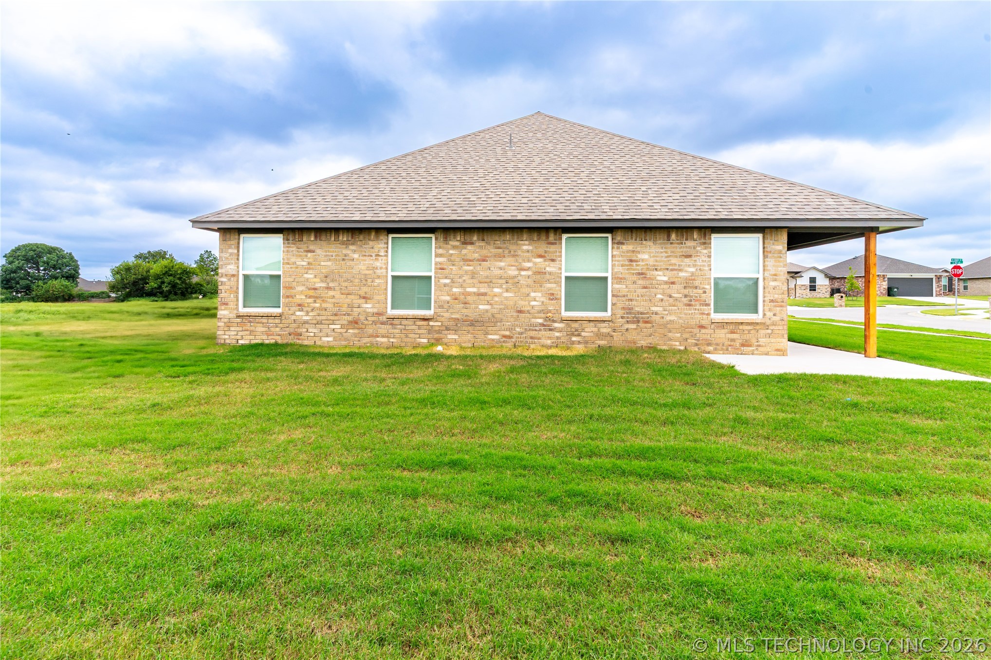 2430 W South Street Property Photo 28