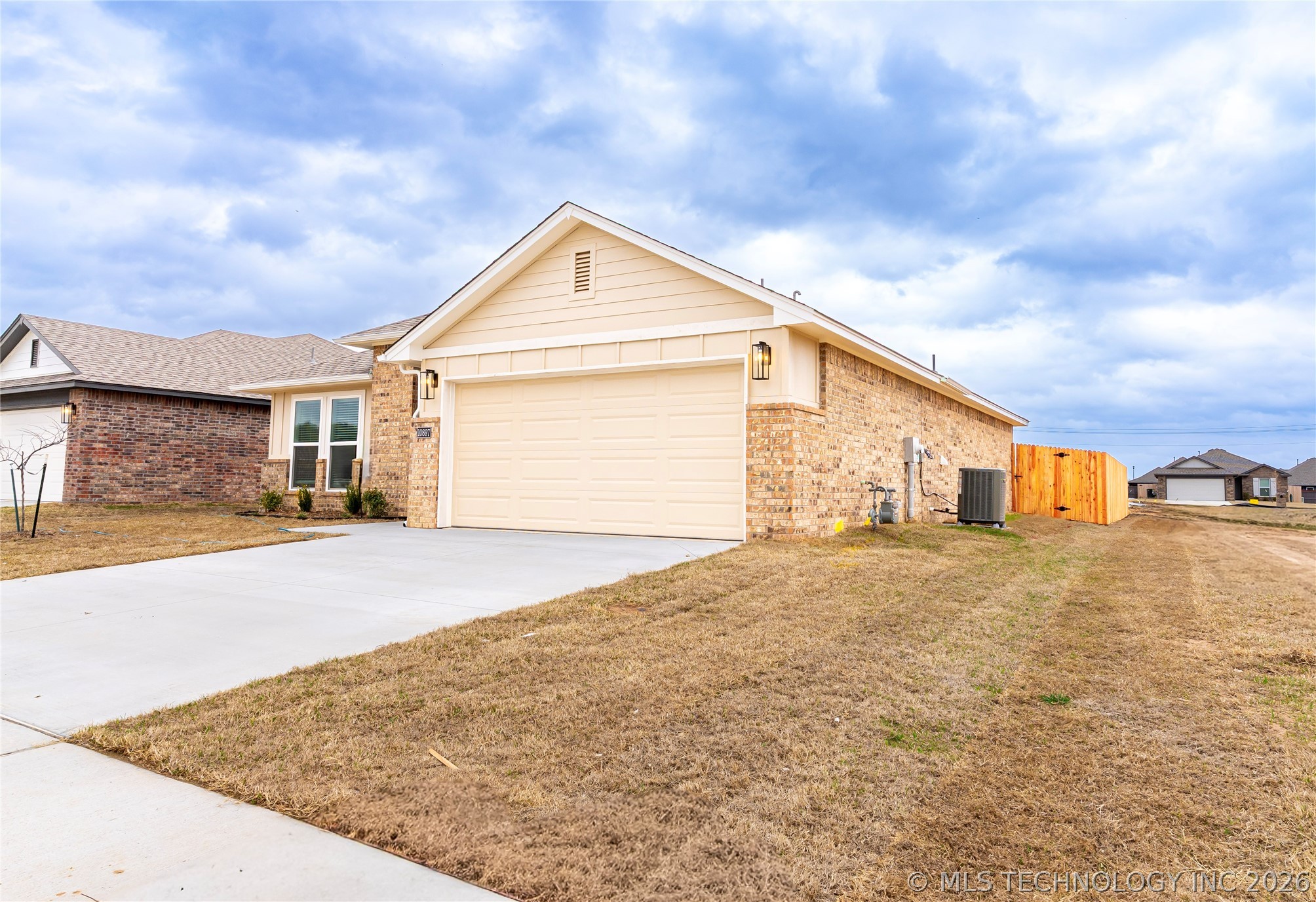 10897 S 271st East Avenue Property Photo 4
