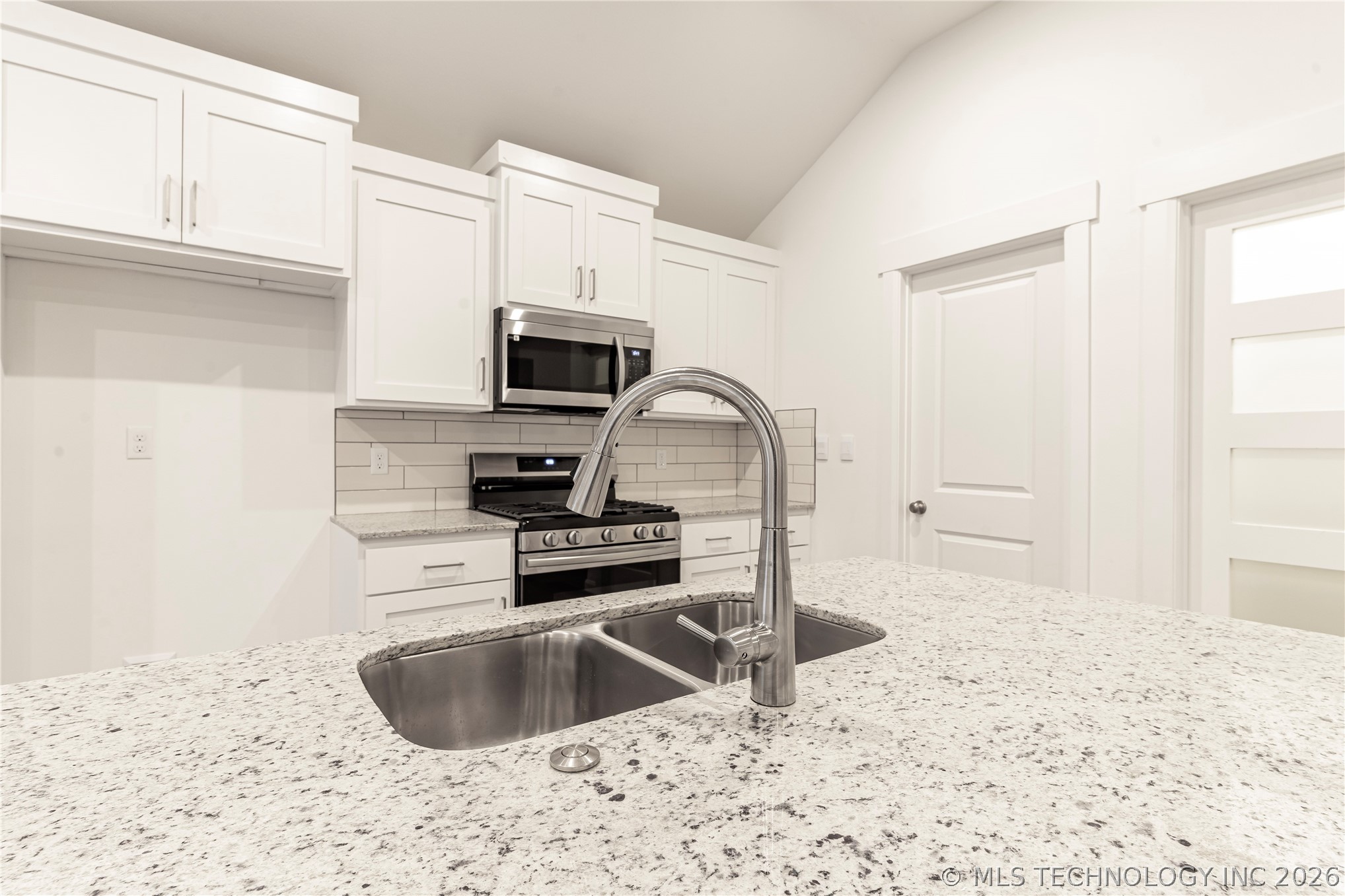 10897 S 271st East Avenue Property Photo 9