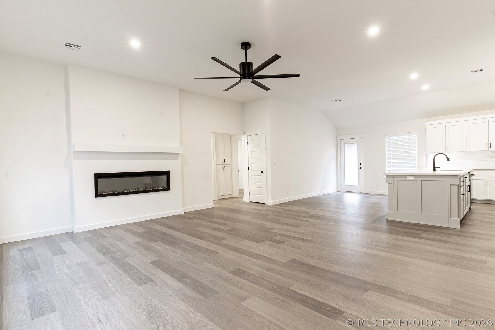 10887 S 271st East Avenue Property Photo 7