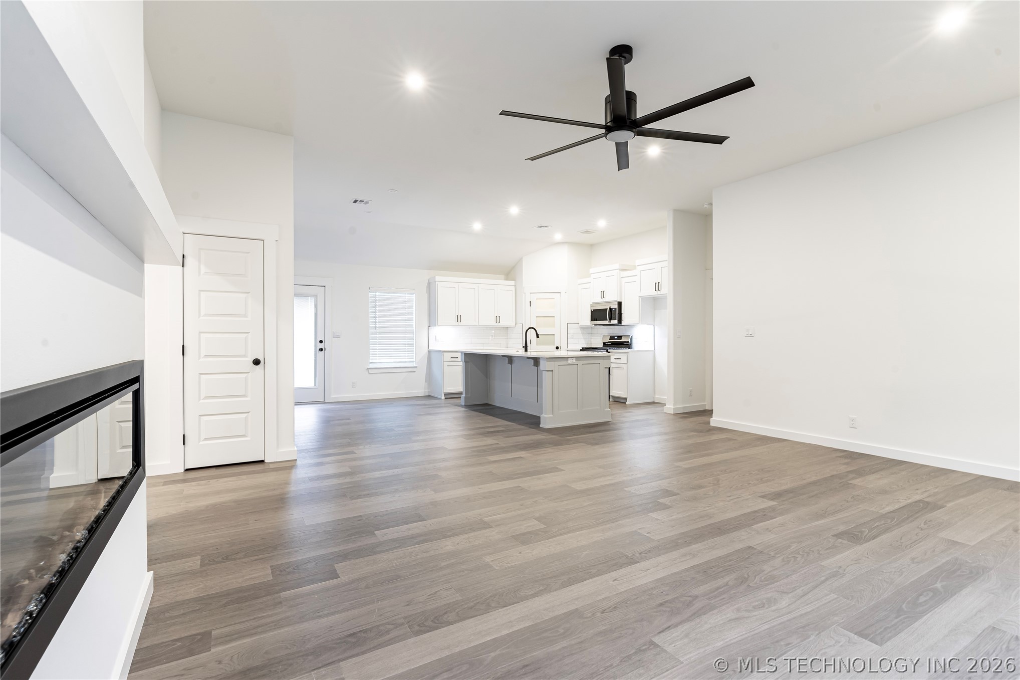 10887 S 271st East Avenue Property Photo 8