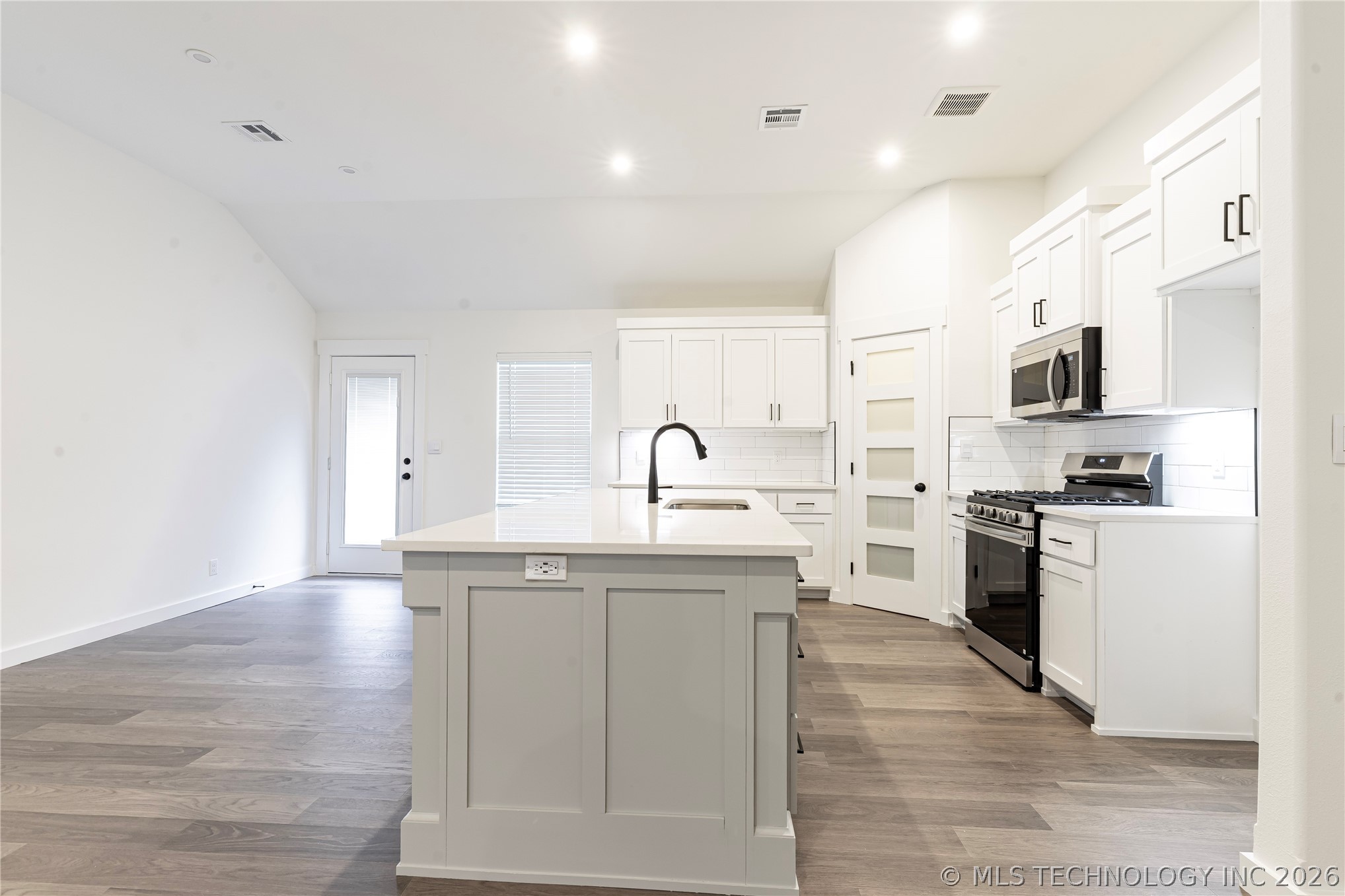 10887 S 271st East Avenue Property Photo 9