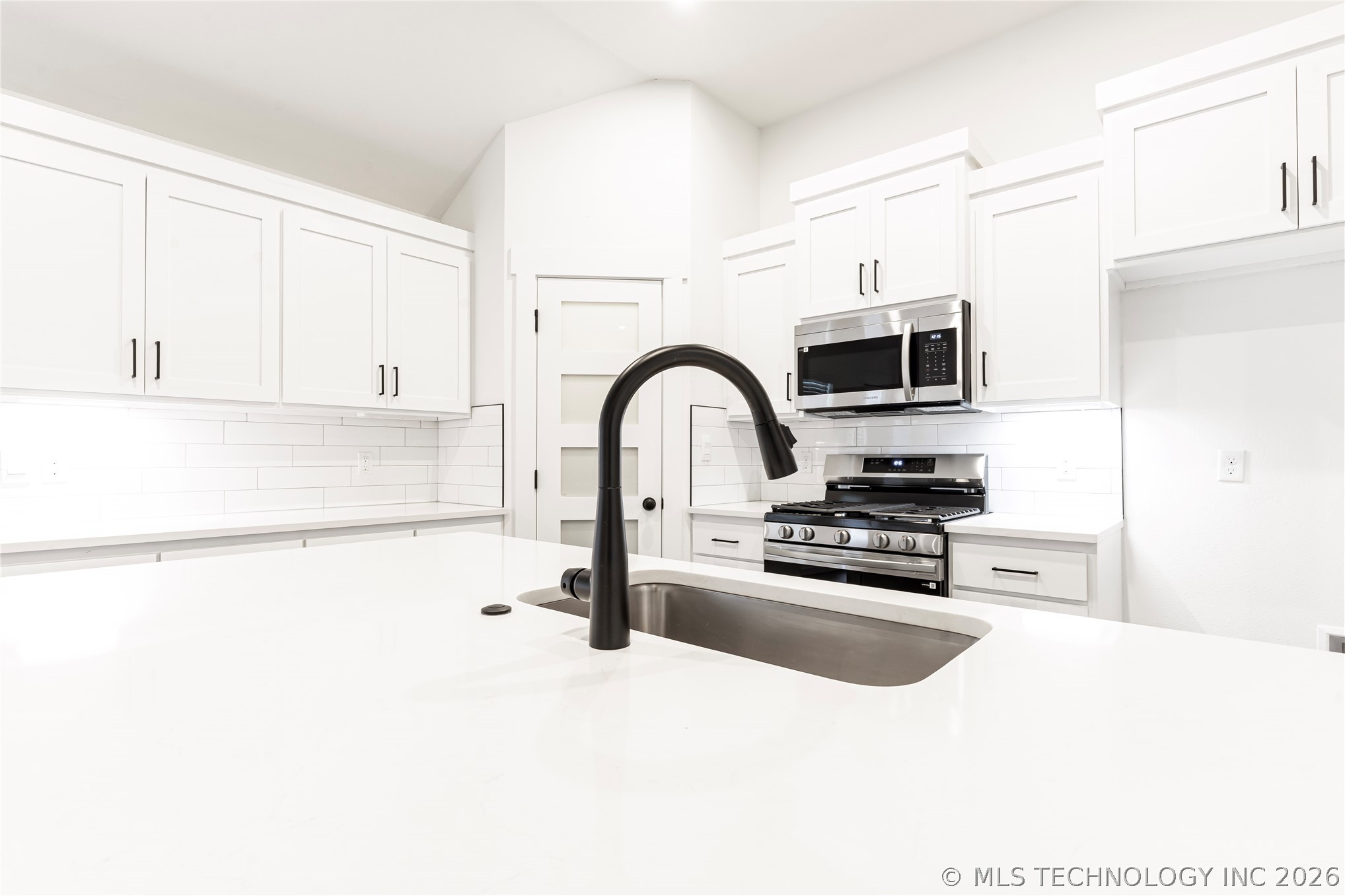 10887 S 271st East Avenue Property Photo 12