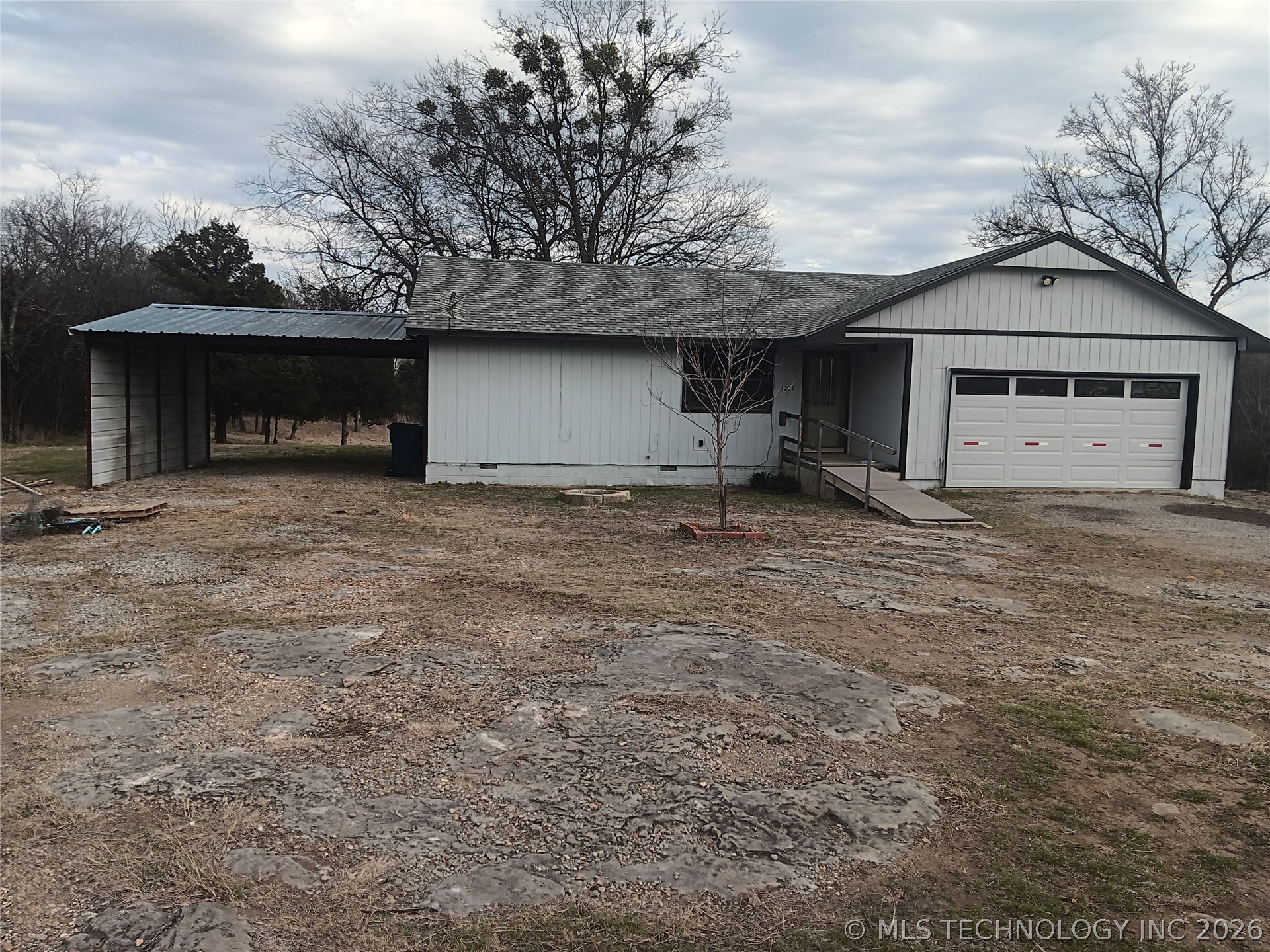 1206 N Lakeside Drive N Property Photo 1