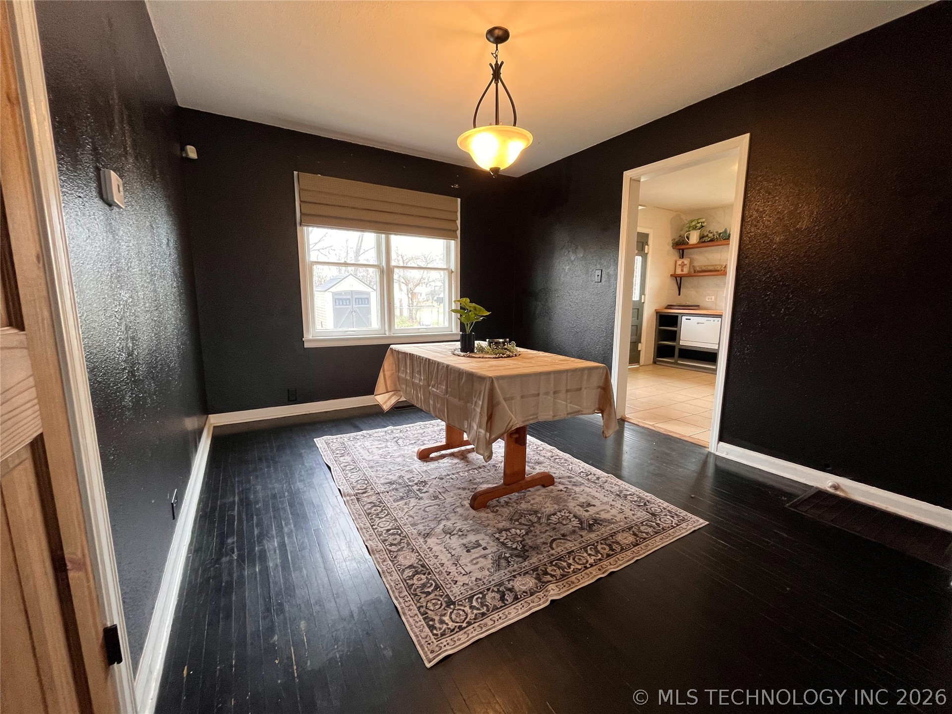 110 N Cedar Avenue Property Photo 4