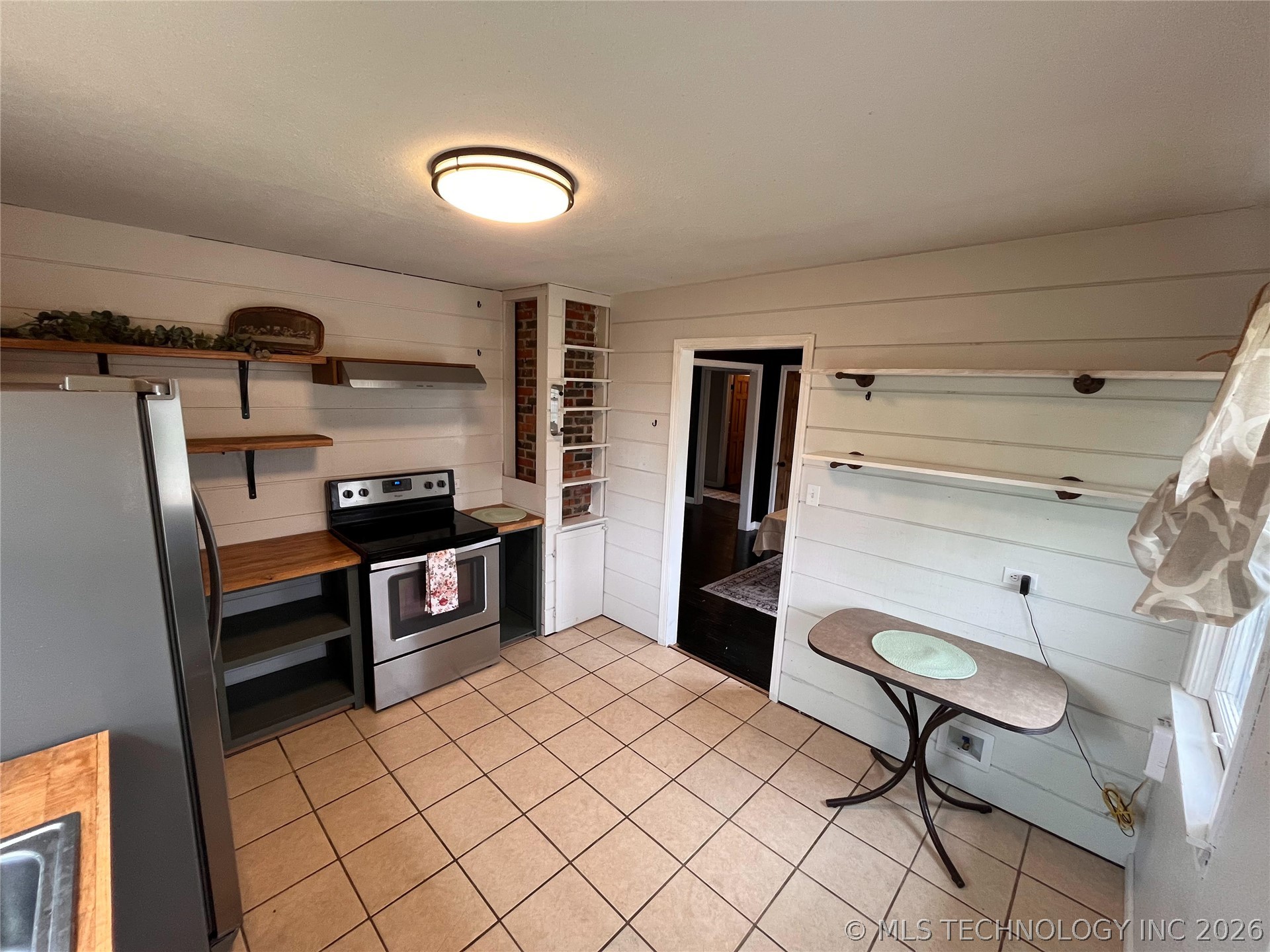 110 N Cedar Avenue Property Photo 8