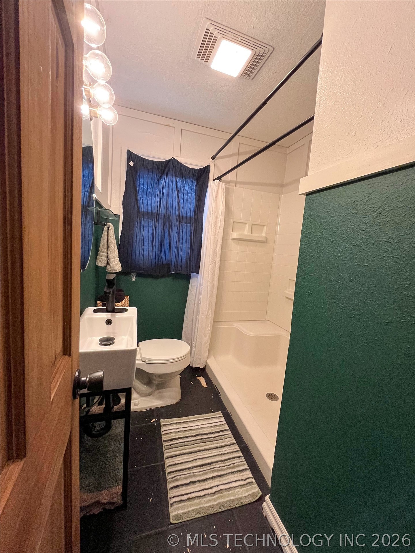 110 N Cedar Avenue Property Photo 11