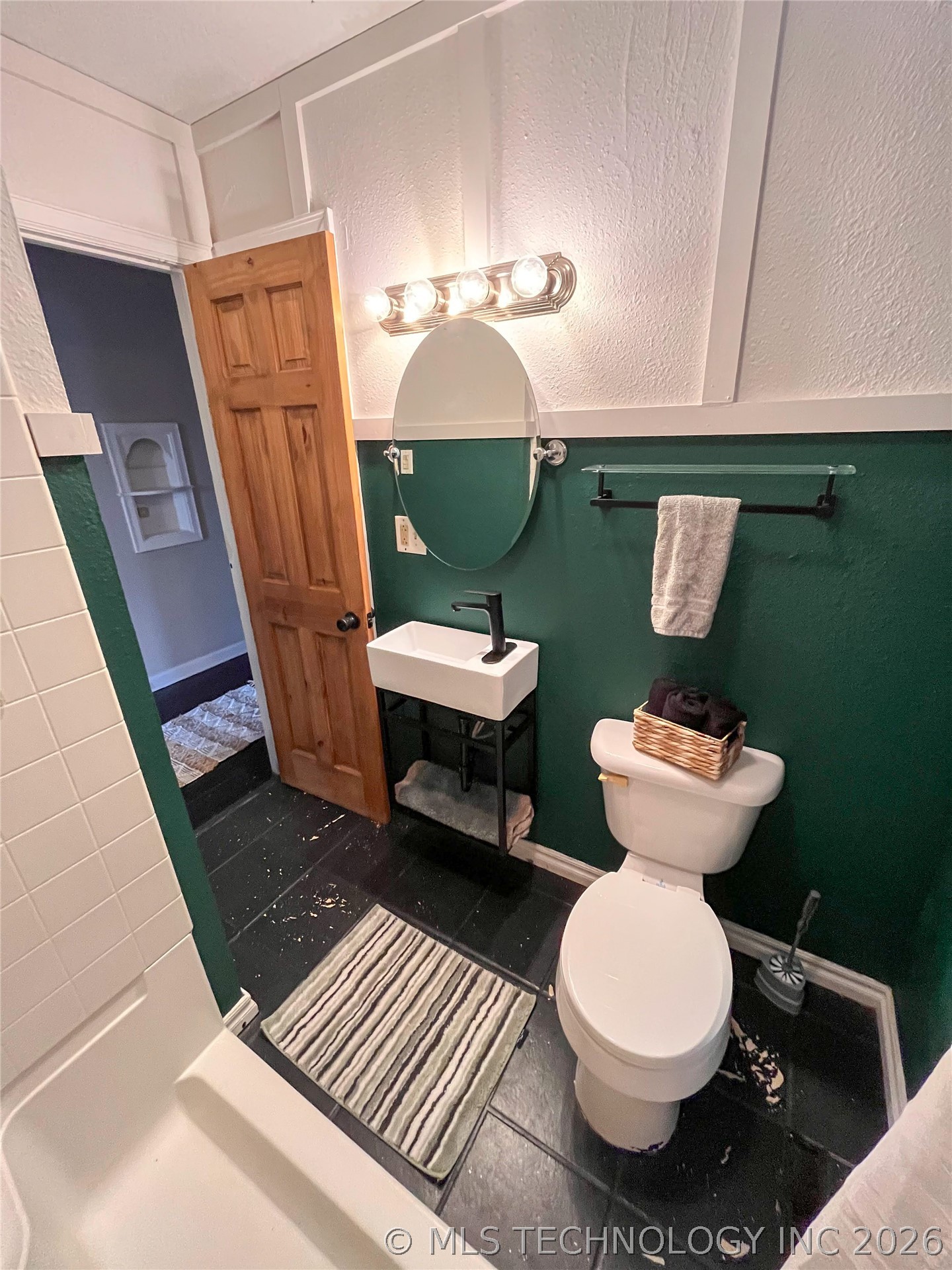 110 N Cedar Avenue Property Photo 12