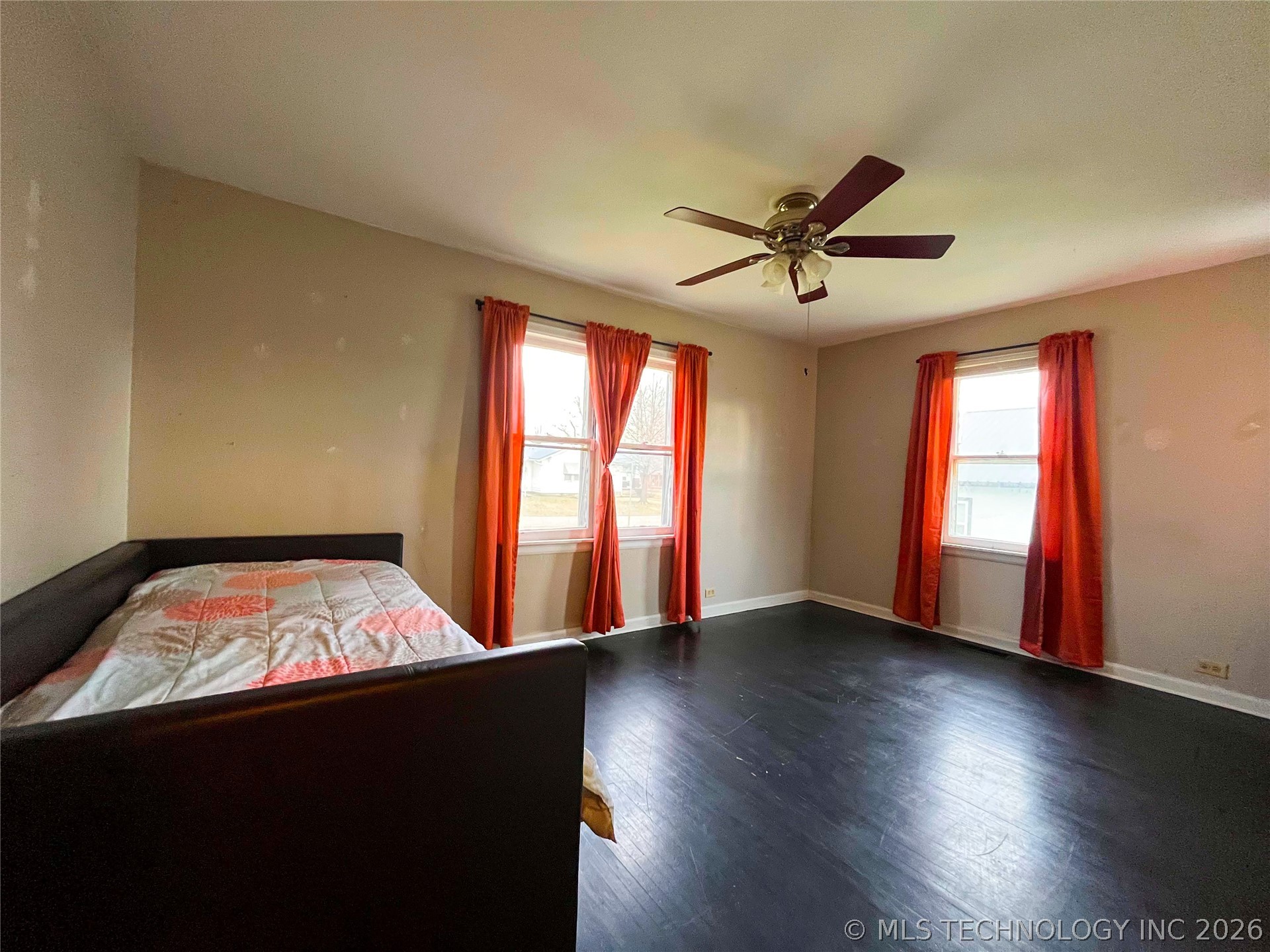 110 N Cedar Avenue Property Photo 14