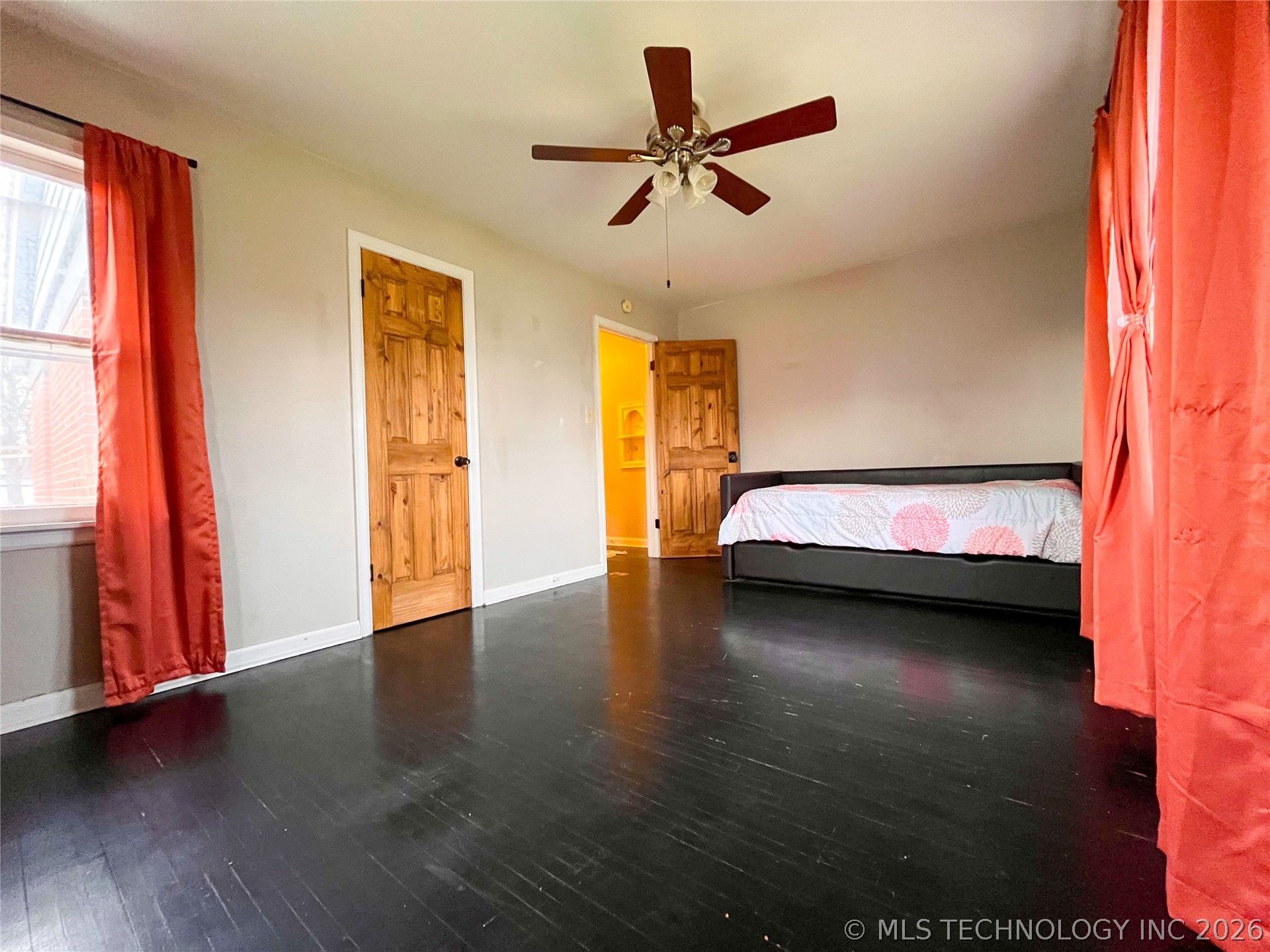 110 N Cedar Avenue Property Photo 15