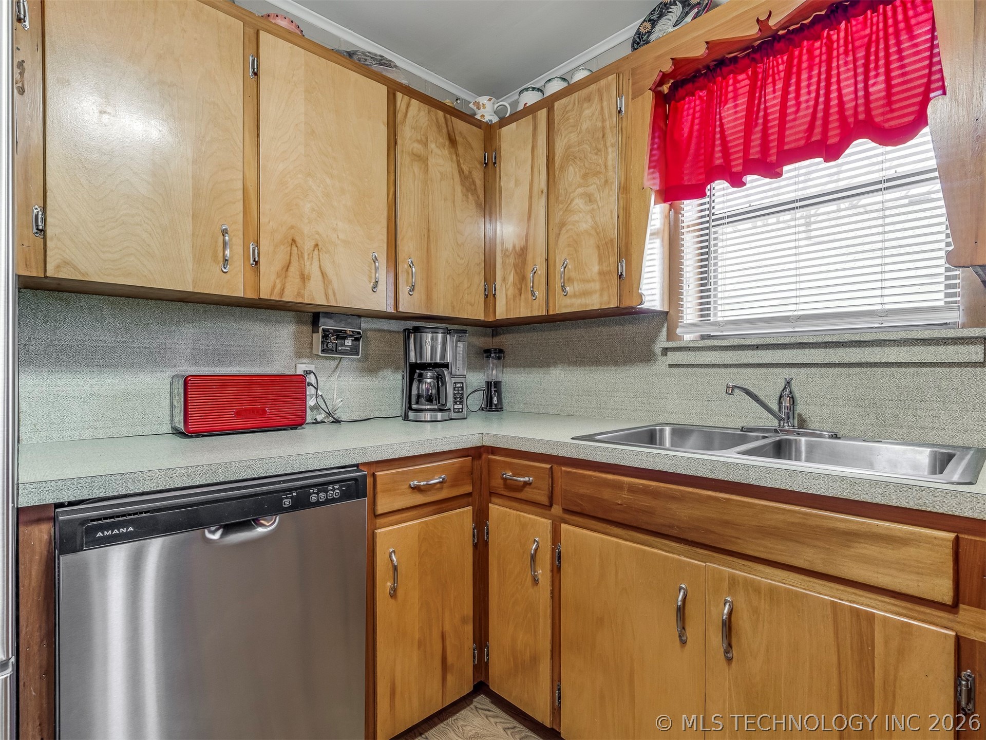1123 E 9th Street Property Photo 12