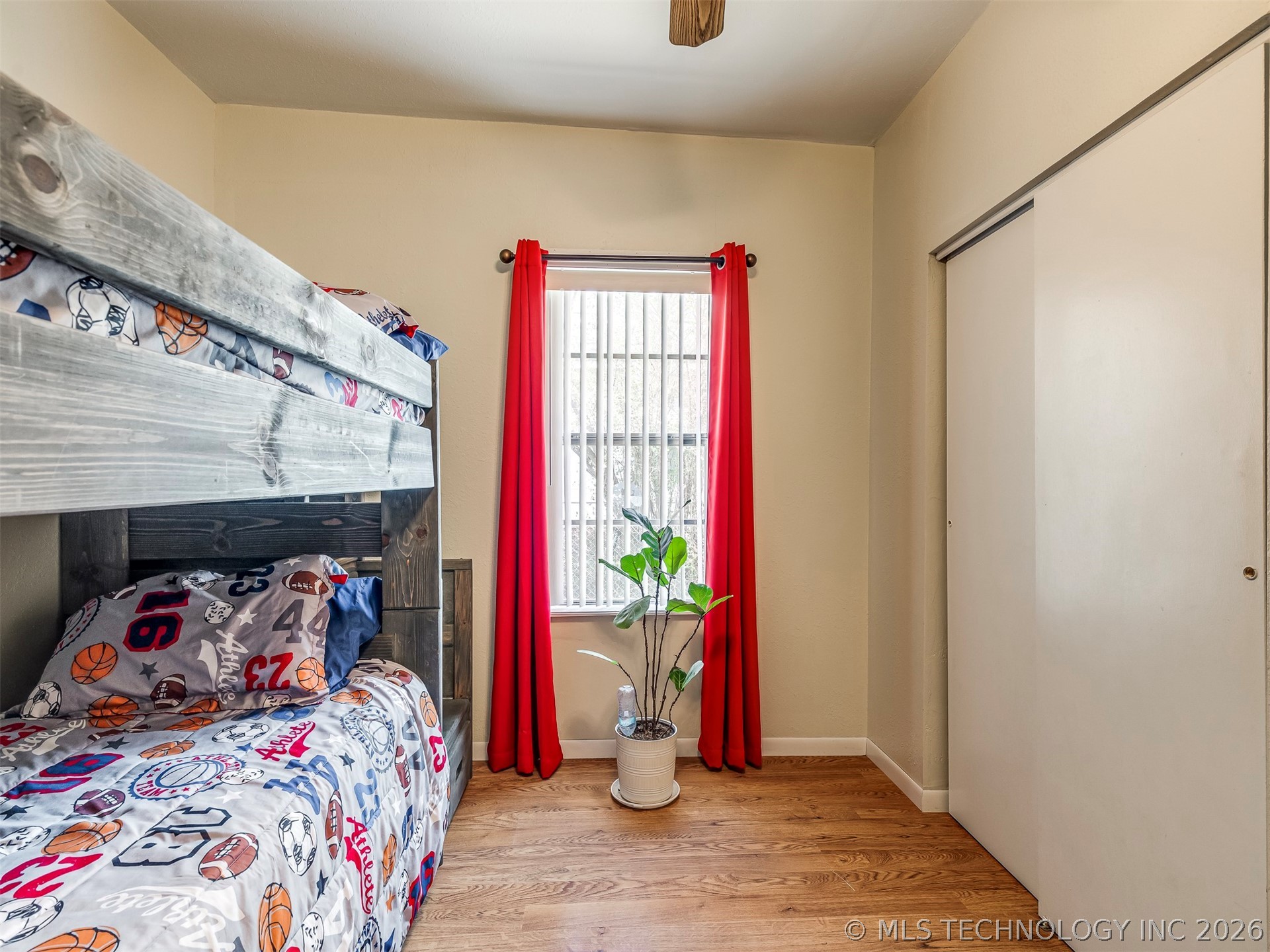 1123 E 9th Street Property Photo 18