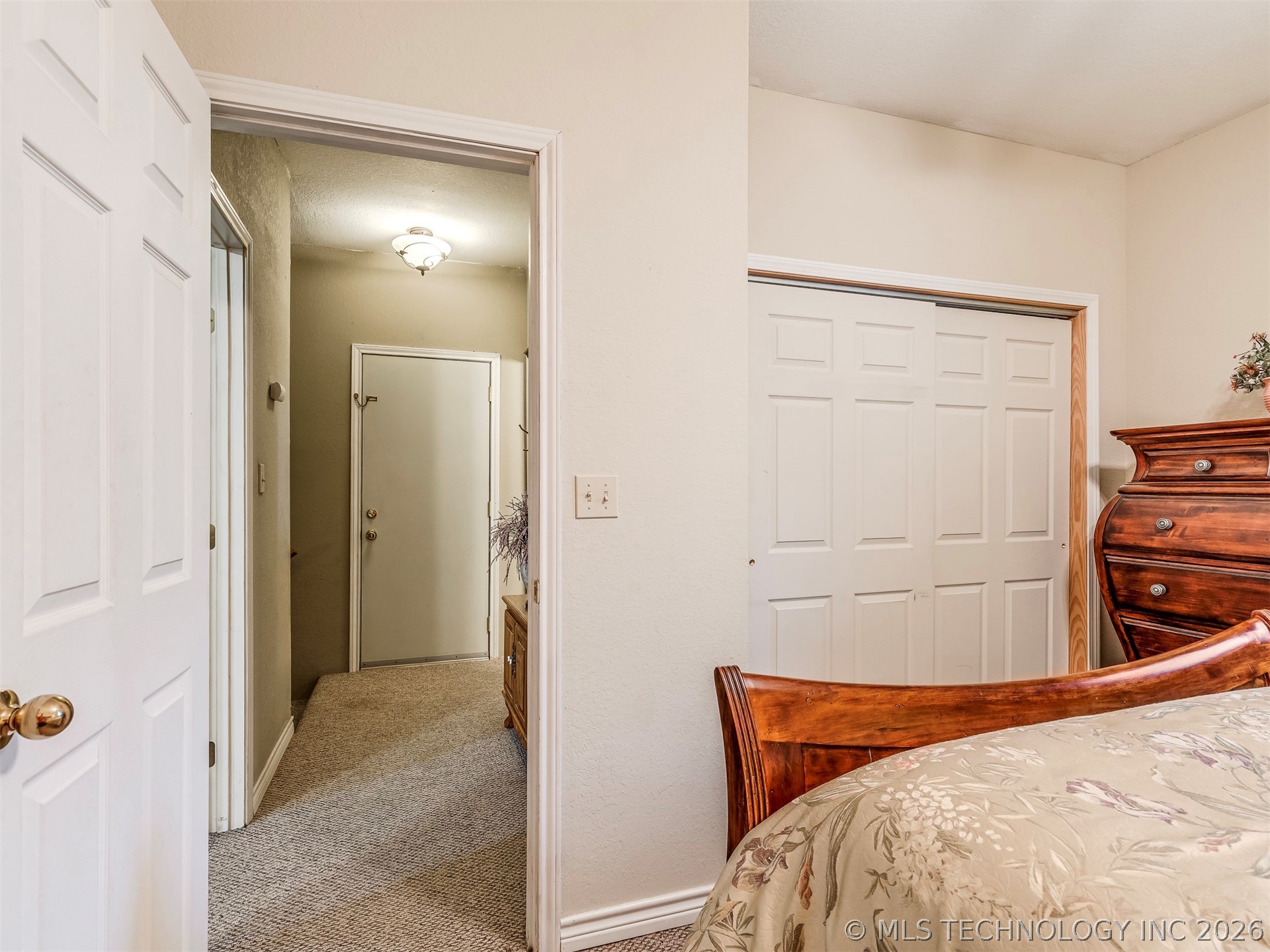 1123 E 9th Street Property Photo 23