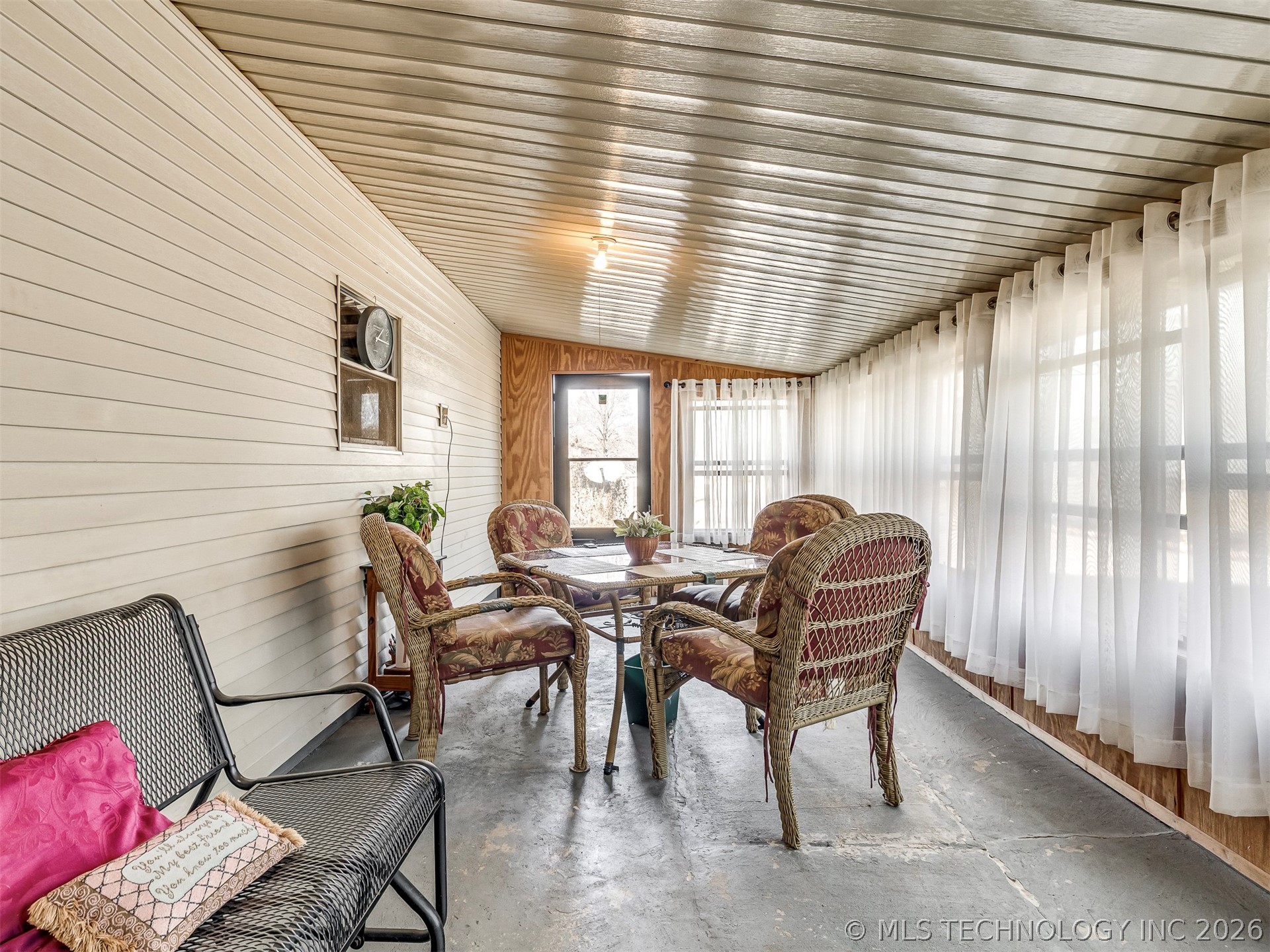 1123 E 9th Street Property Photo 29