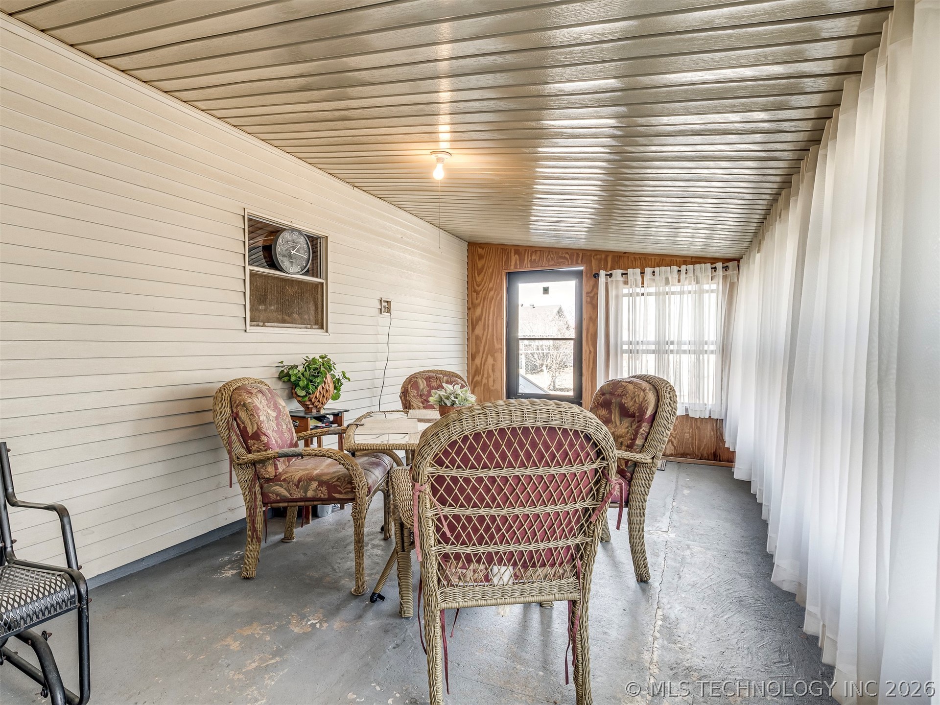1123 E 9th Street Property Photo 30