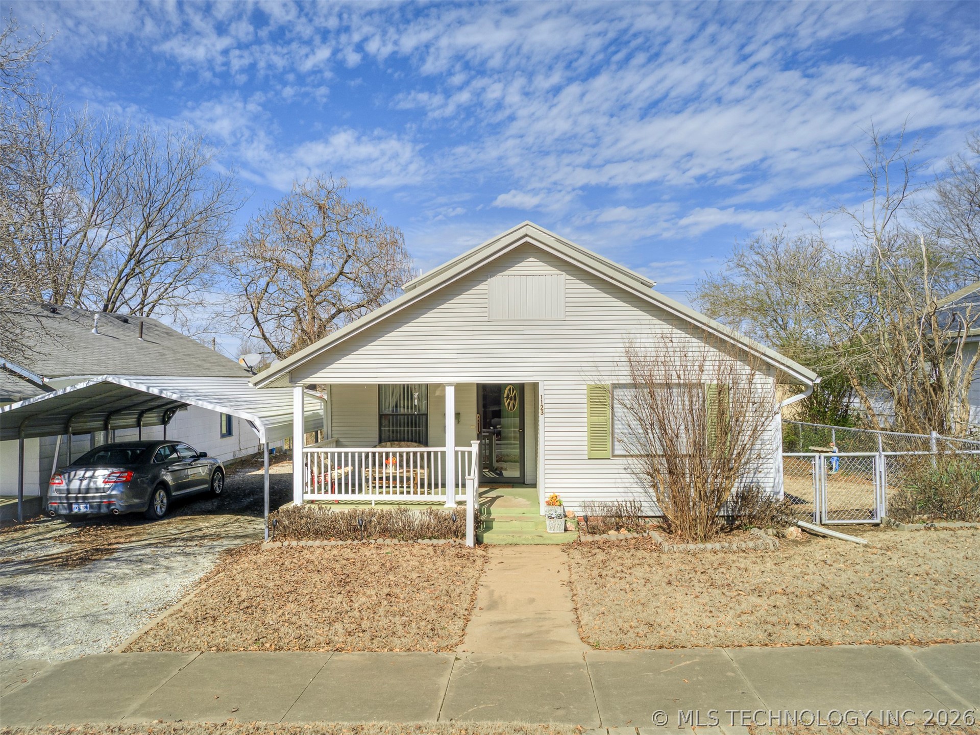 1123 E 9th Street Property Photo 33