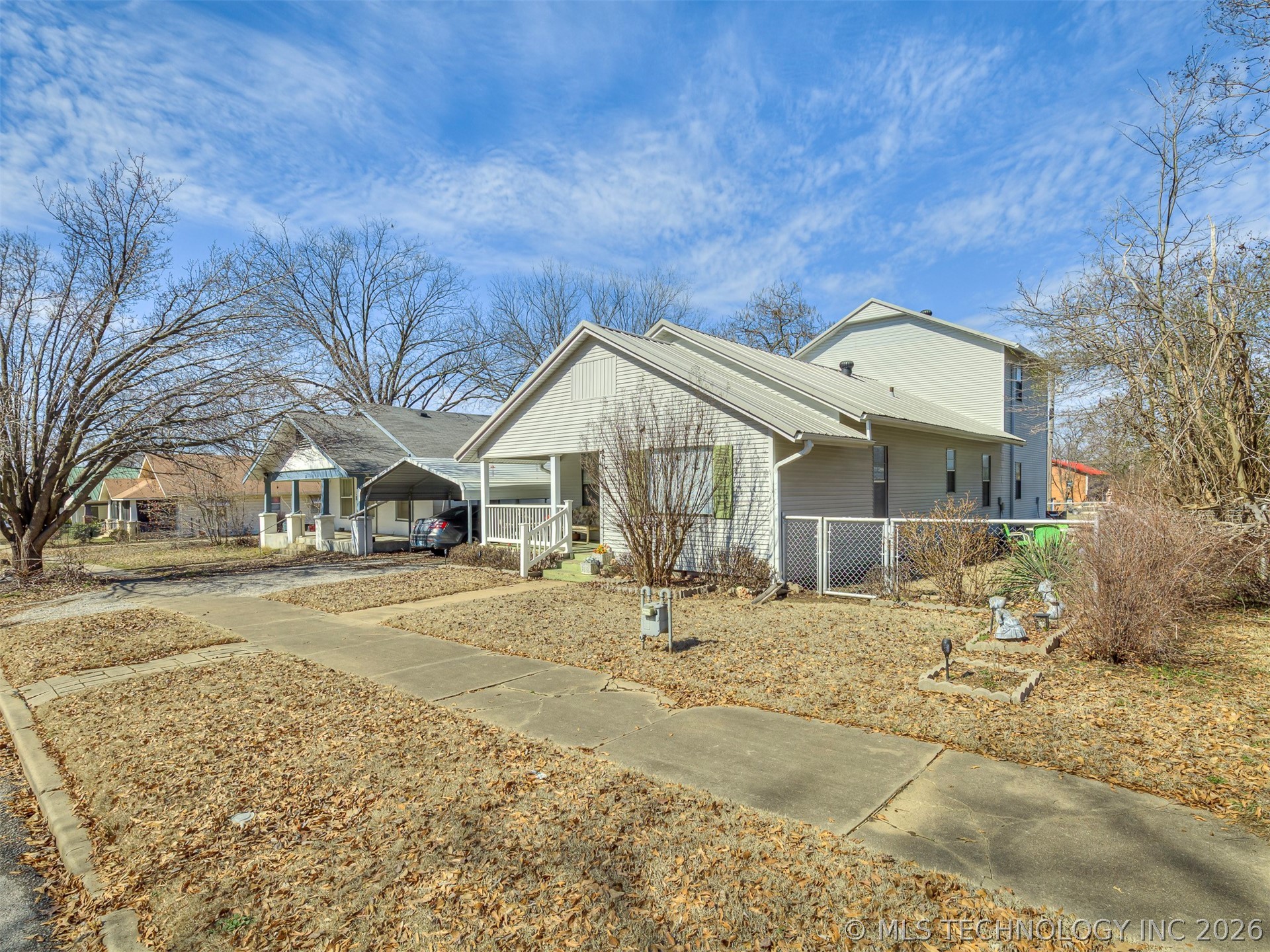1123 E 9th Street Property Photo 41