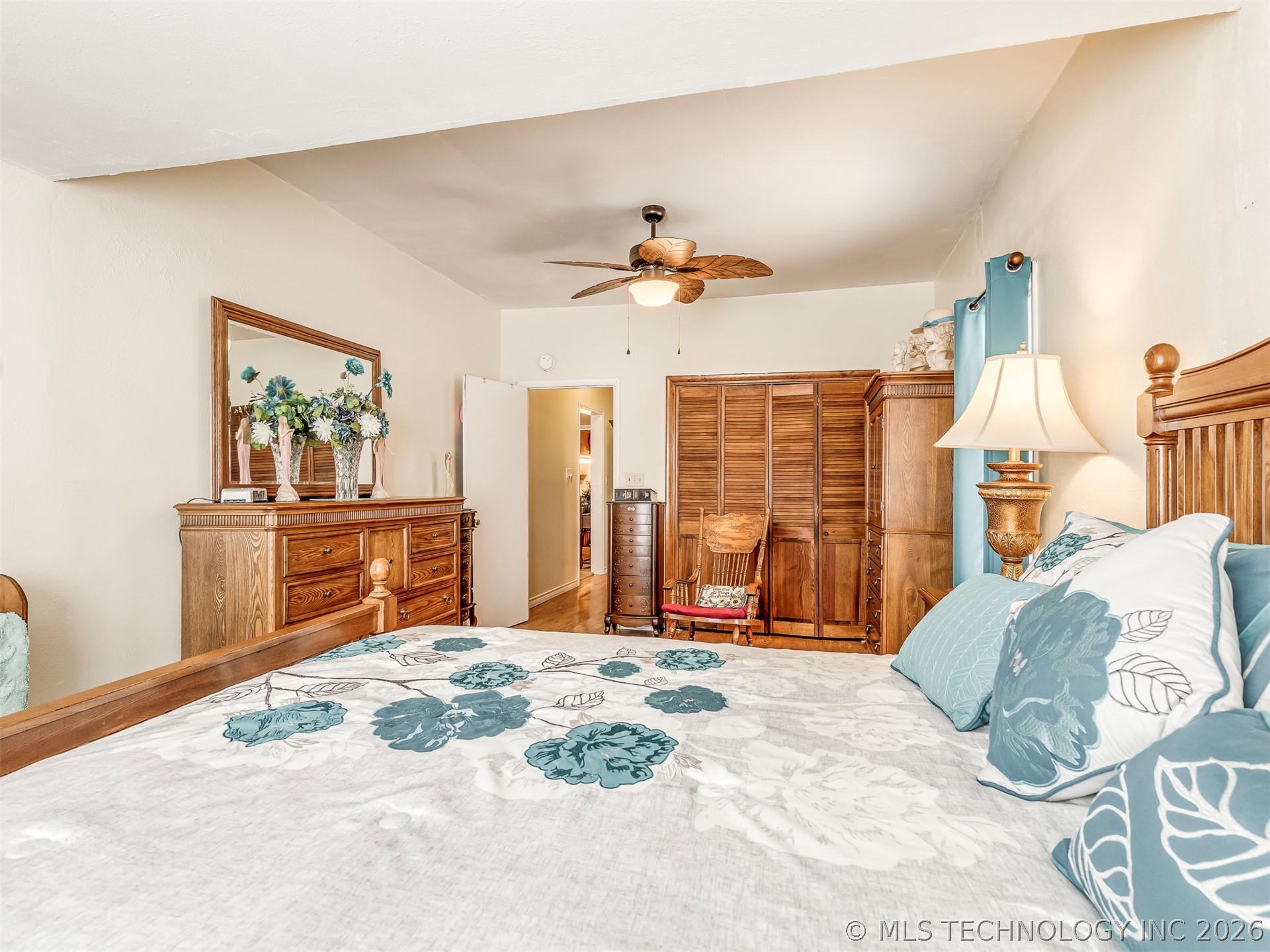 1123 E 9th Street Property Photo 55