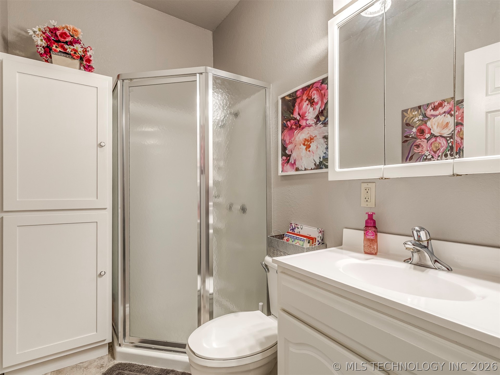 1123 E 9th Street Property Photo 63